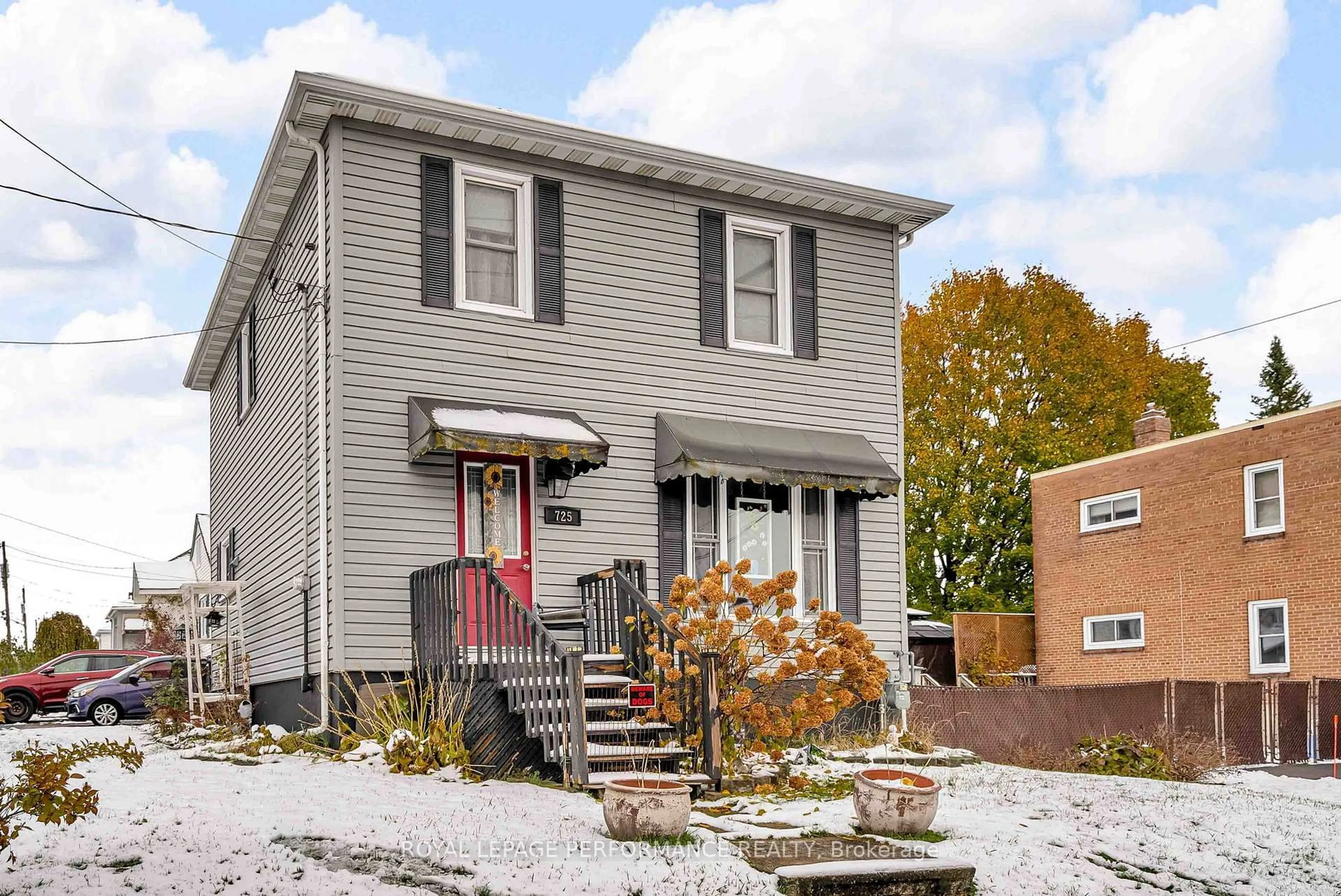 Home with brick exterior material, street for 725 Gloucester St, Cornwall Ontario K6H 3X9