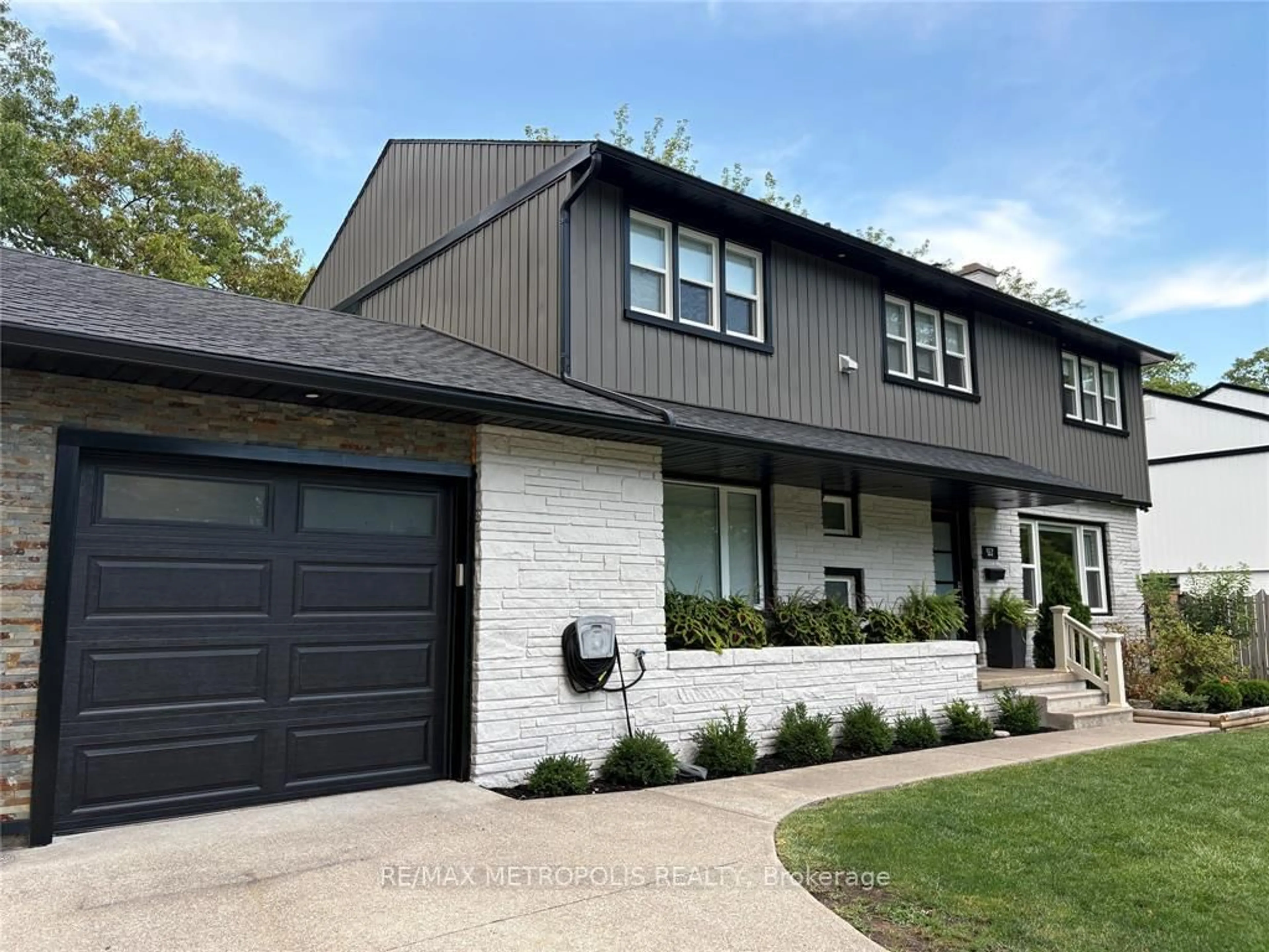 Home with brick exterior material, street for 552 Cathcart Blvd, Sarnia Ontario N7V 2N2