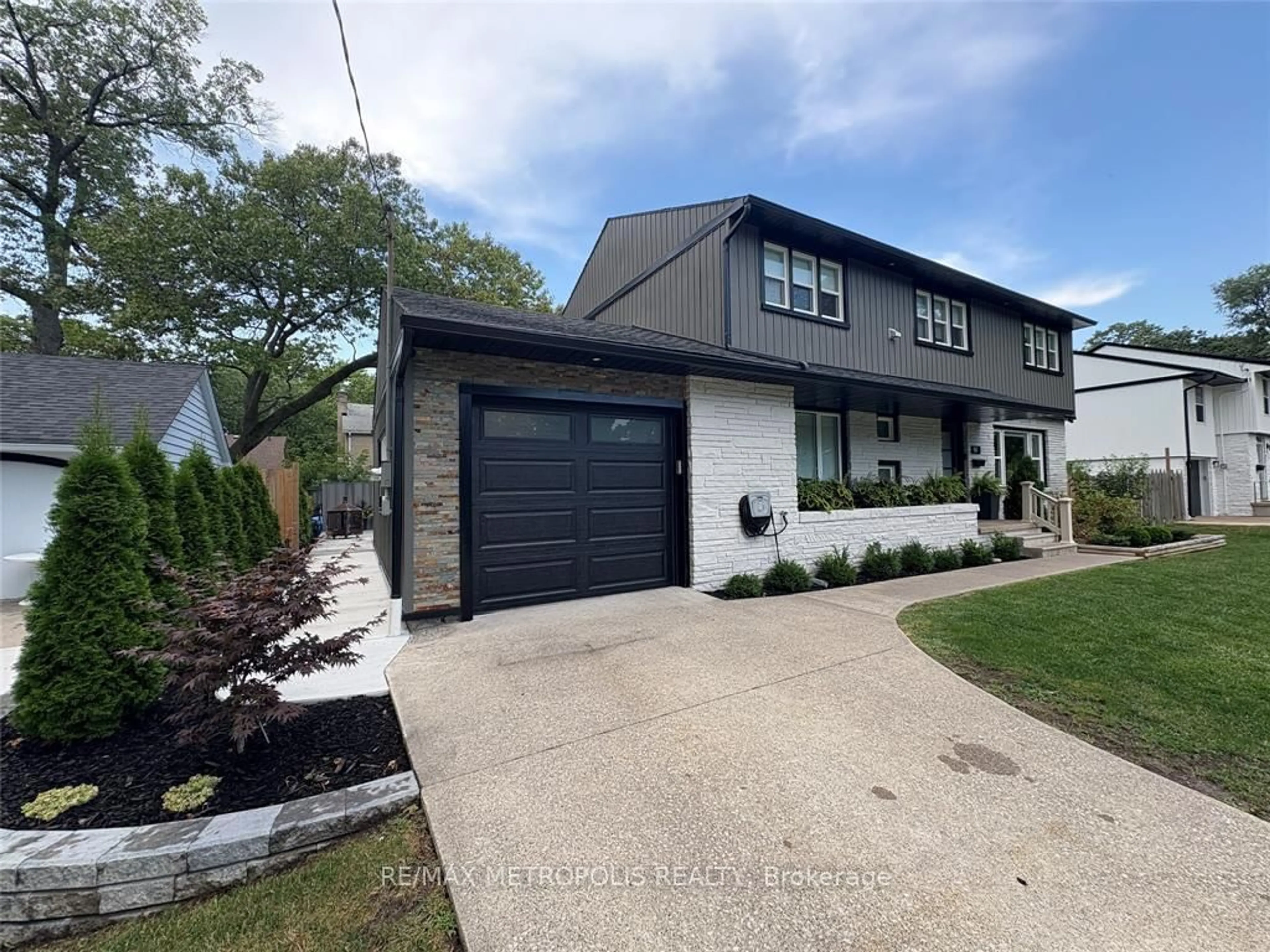 Home with brick exterior material, street for 552 Cathcart Blvd, Sarnia Ontario N7V 2N2