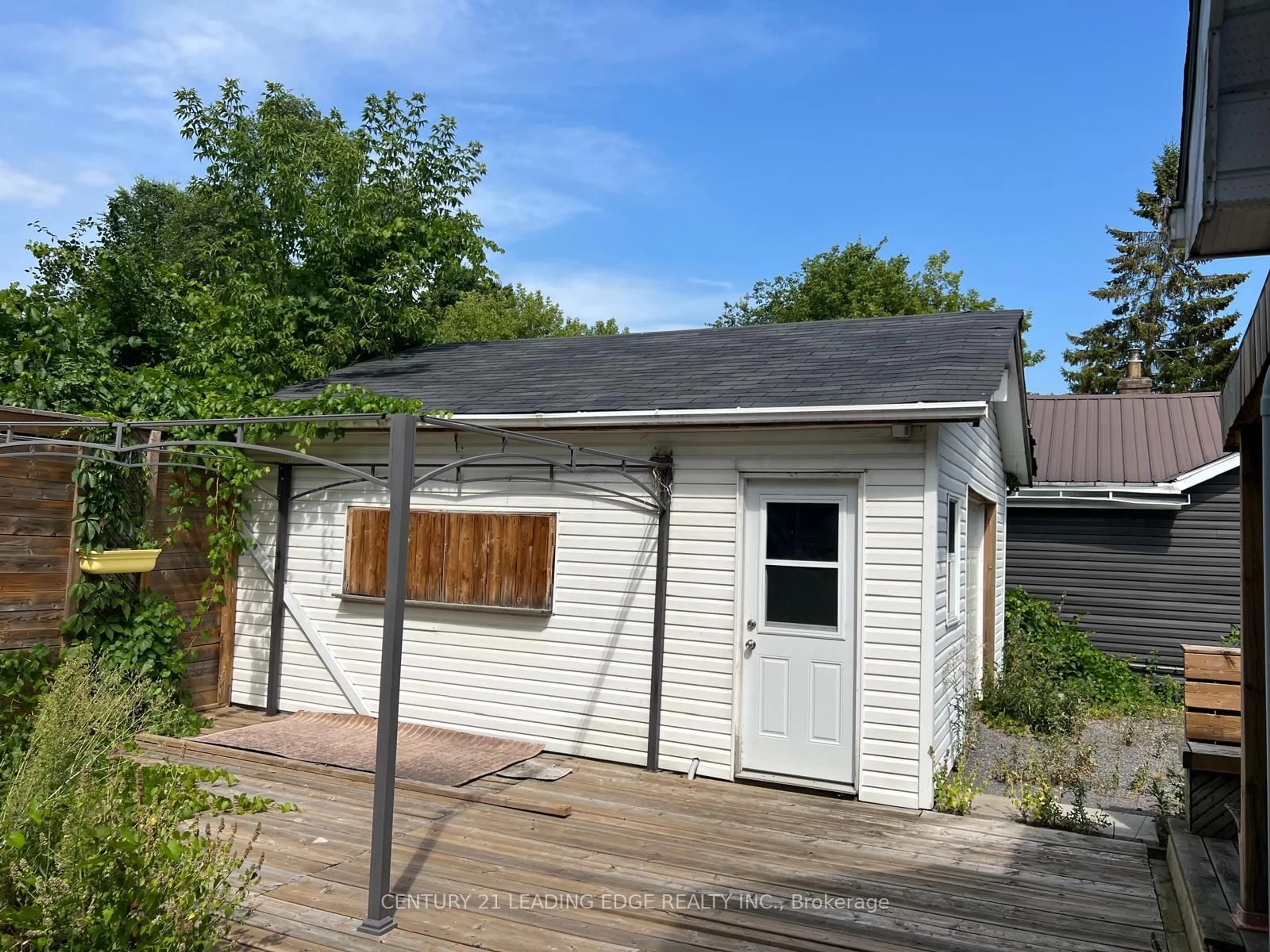 Shed for 394 Bridge St, Belleville Ontario K8N 1P8