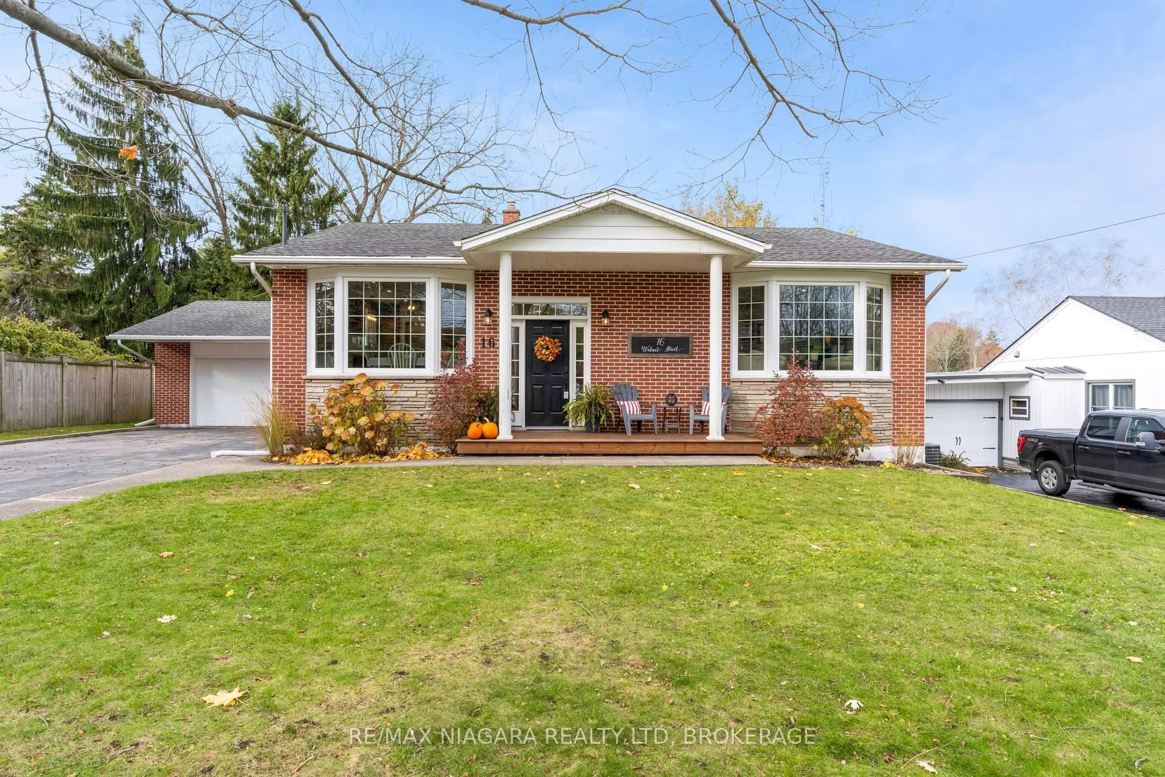 Home with vinyl exterior material, street for 16 Walnut St, Port Colborne Ontario L3K 2T6