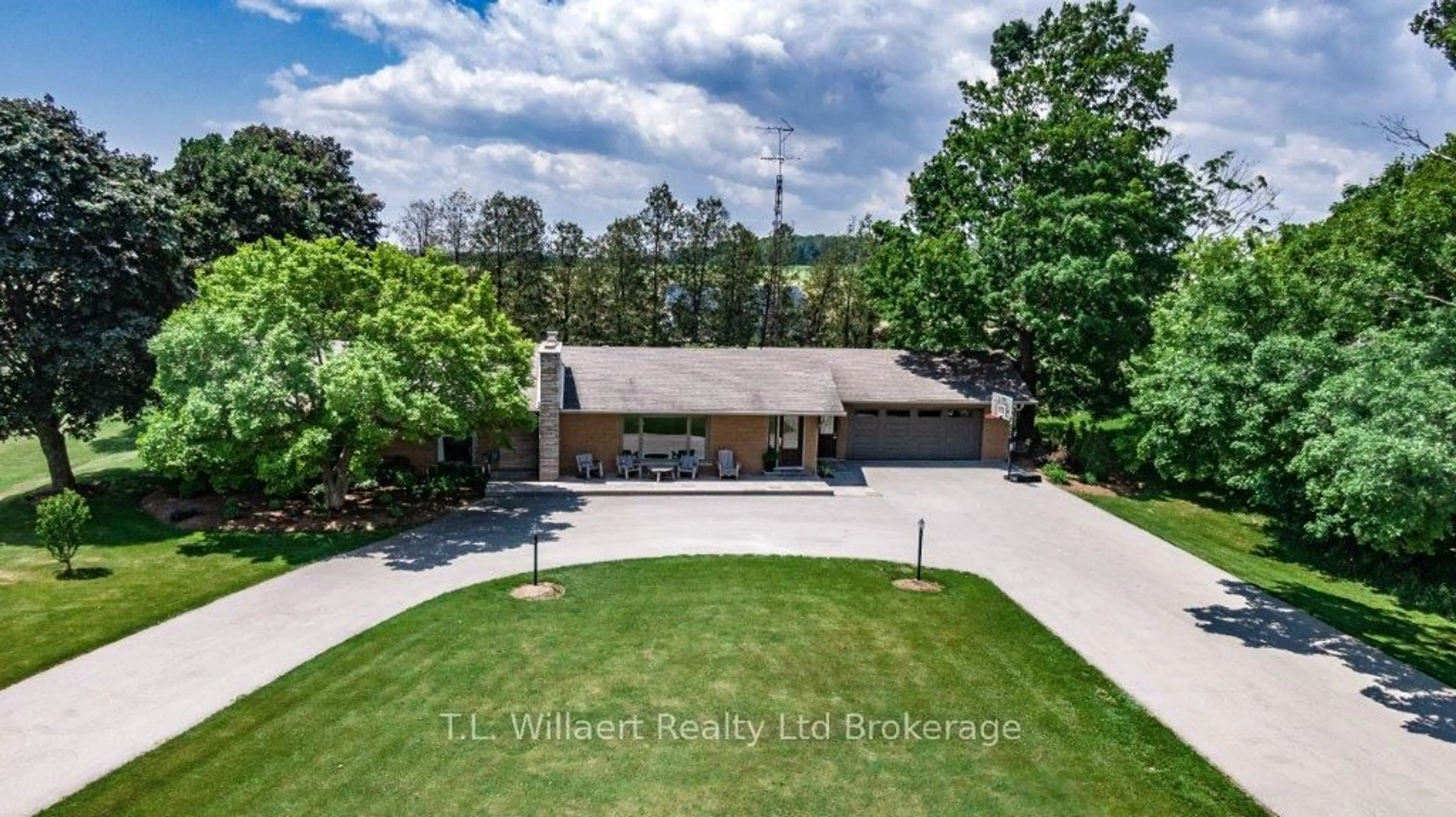 A pic from outside/outdoor area/front of a property/back of a property/a pic from drone, mountain view for 292321 Culloden Line, South-West Oxford Ontario N0L 1C0