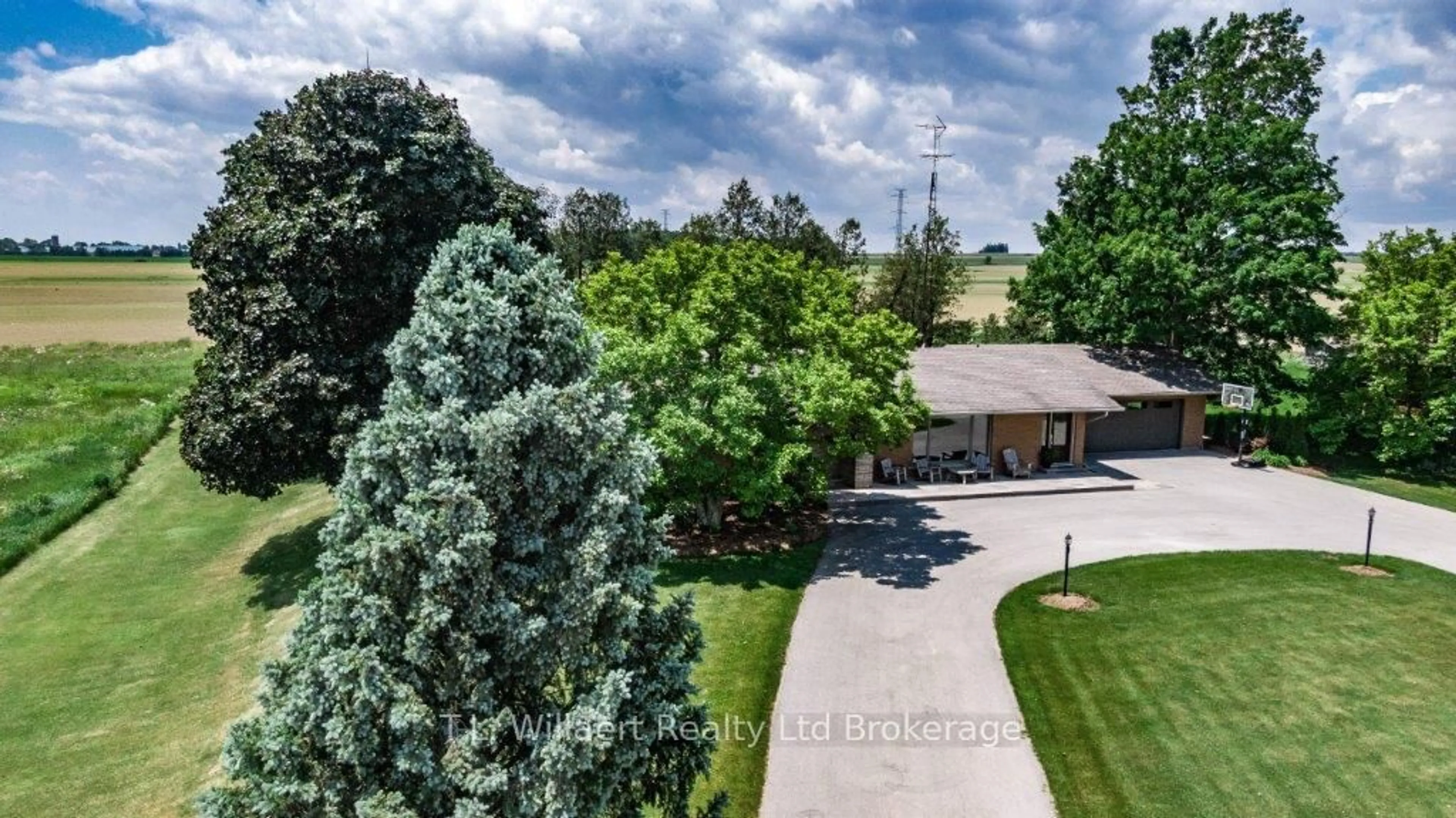 A pic from outside/outdoor area/front of a property/back of a property/a pic from drone, unknown for 292321 Culloden Line, South-West Oxford Ontario N0L 1C0