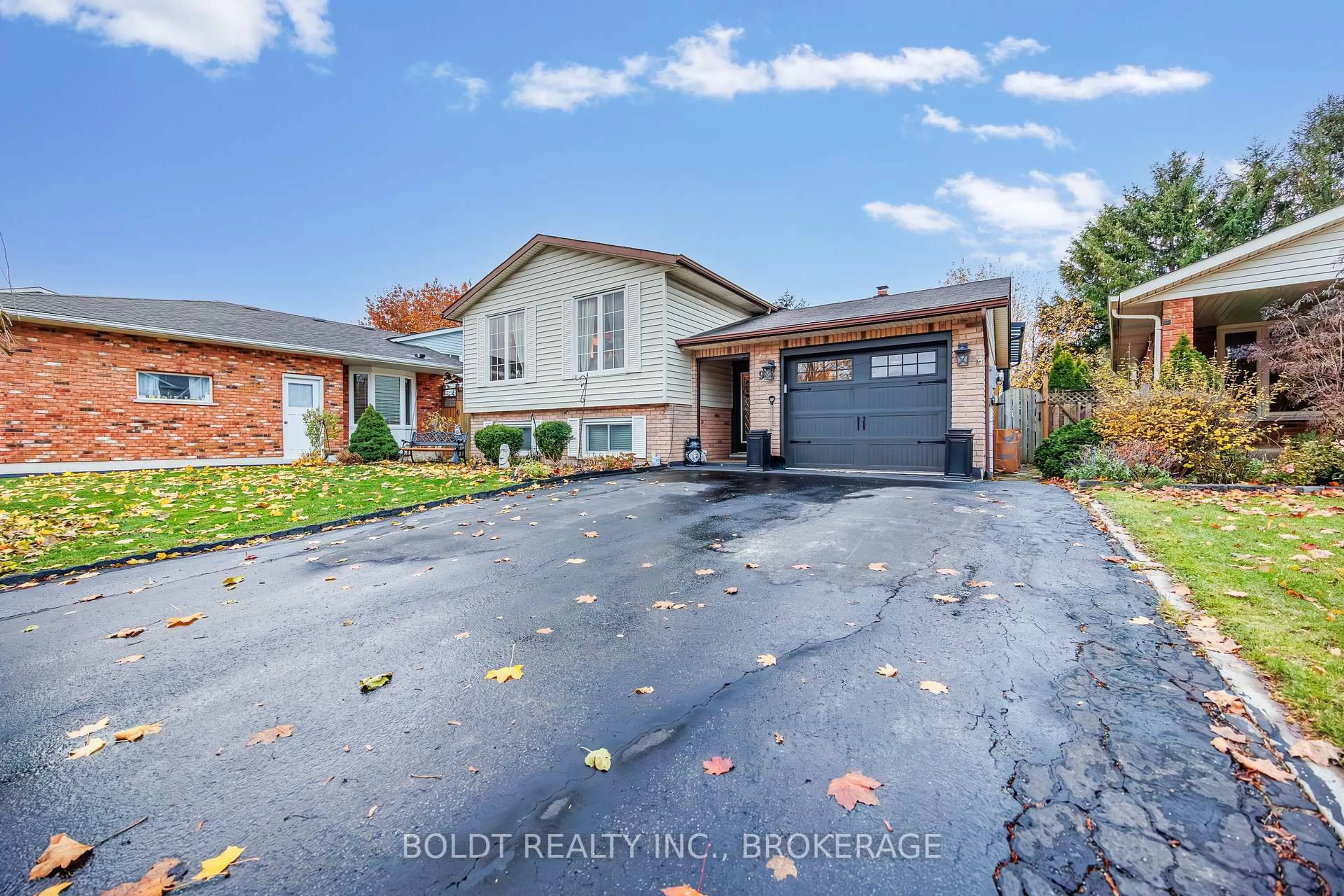 Unknown for 9 Brittany Crt, St. Catharines Ontario L2S 3C3