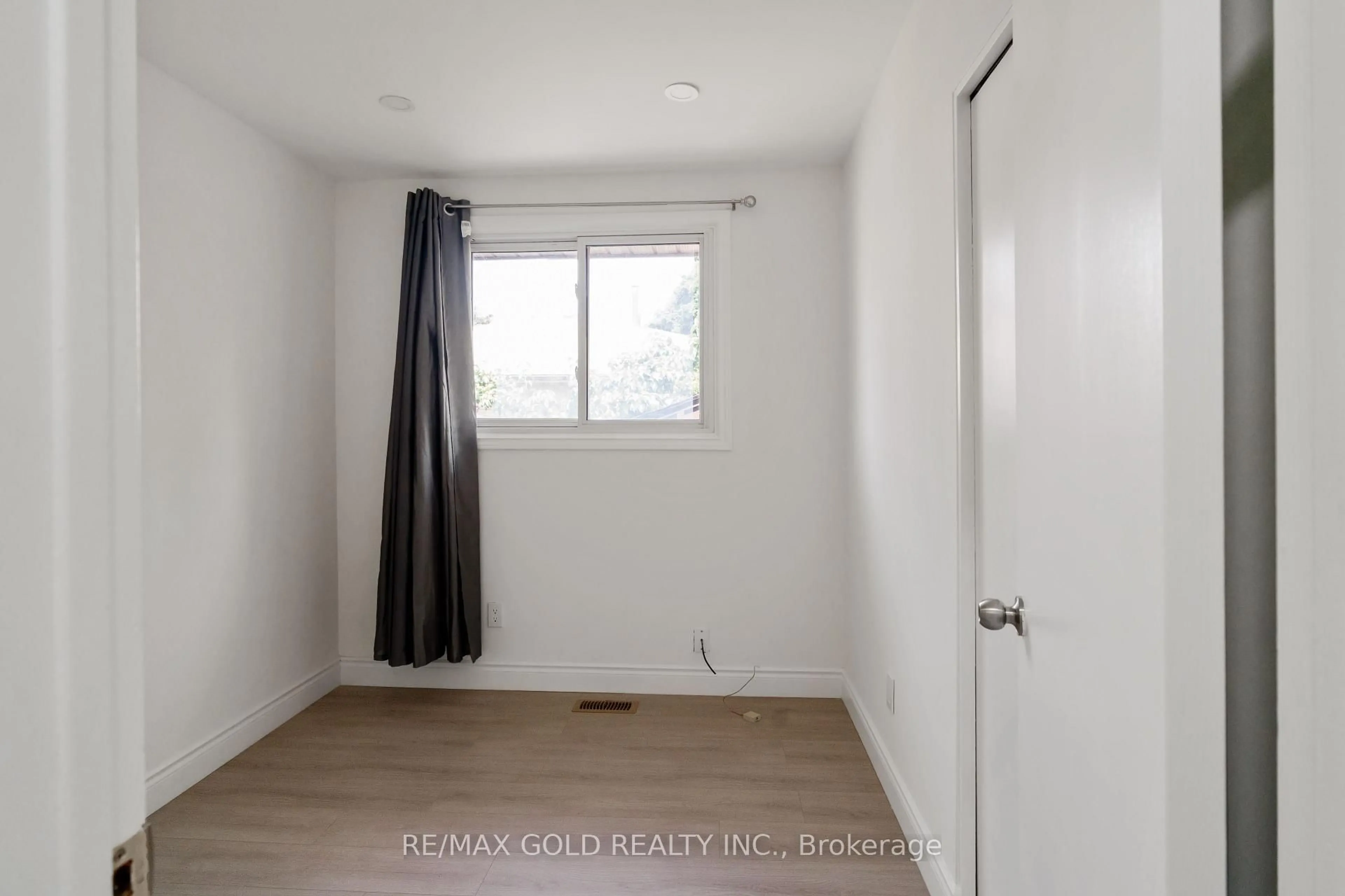 A pic of a room for 231 Cedarbrae Ave, Waterloo Ontario N2L 4S6