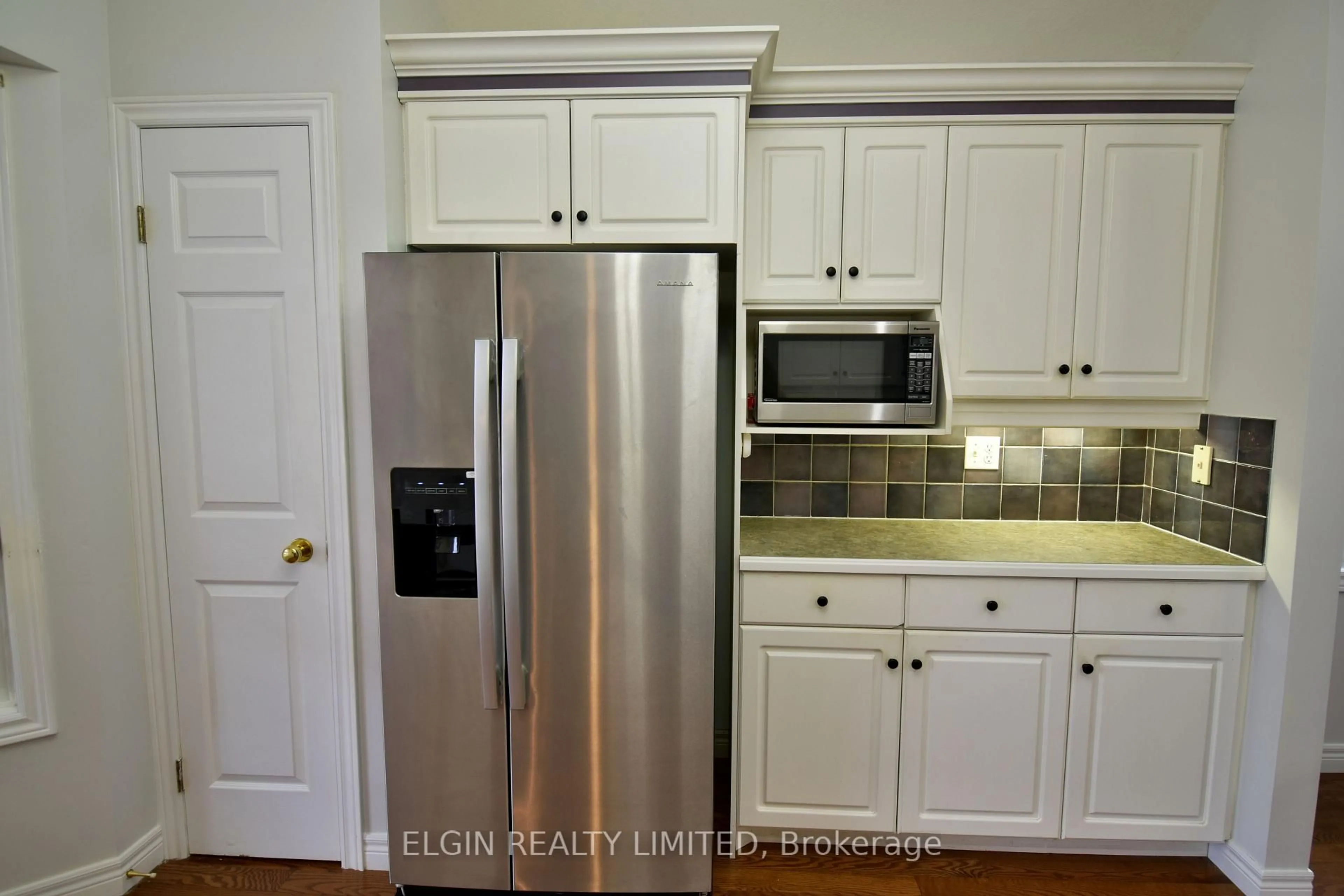 Standard kitchen, unknown for 578 Wellington St, St. Thomas Ontario N5R 6E1