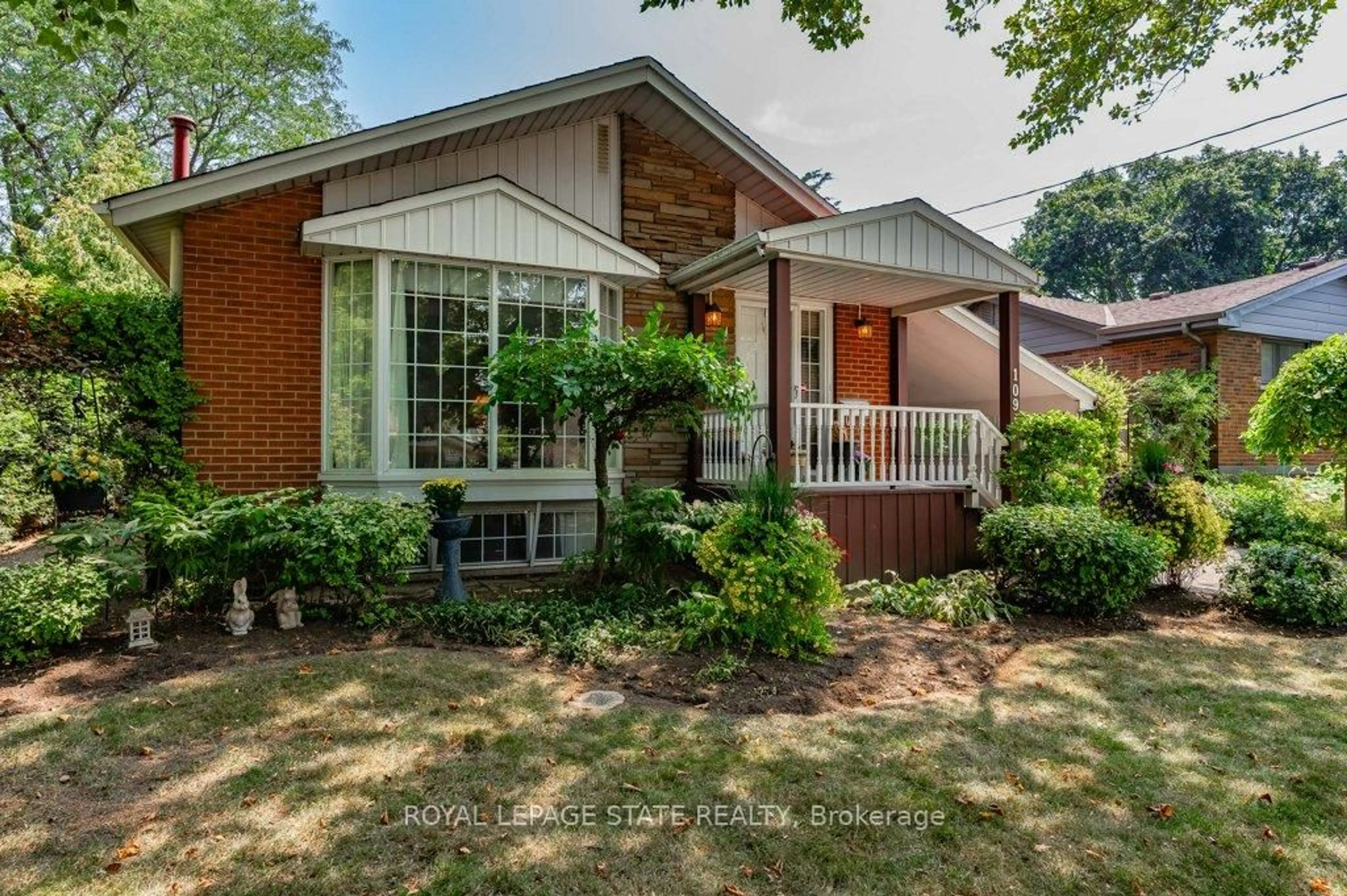 Home with brick exterior material, street for 109 West 31st St, Hamilton Ontario L9C 5E8