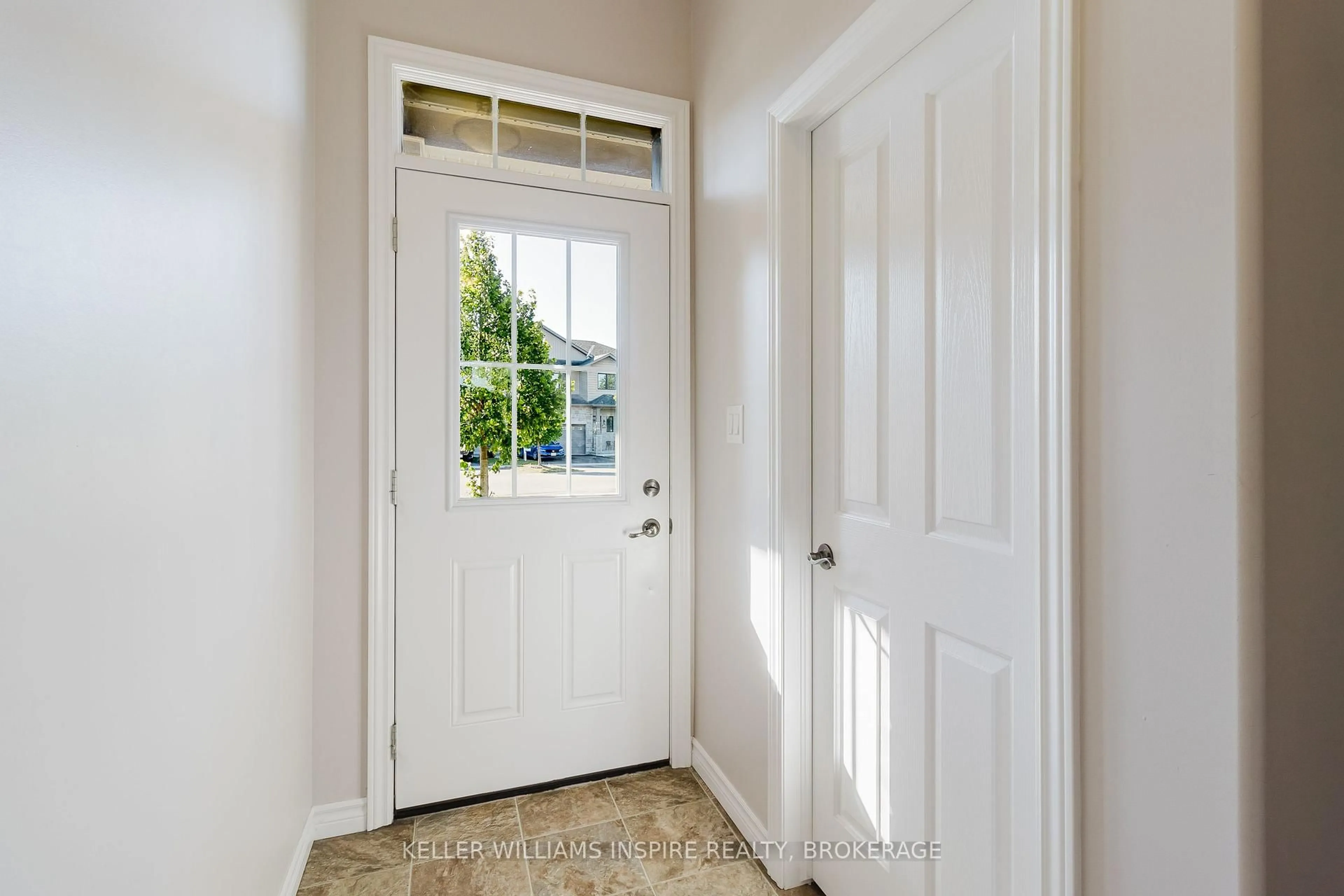 Indoor entryway for 131 Simurda Crt, Loyalist Ontario K7M 1Y7