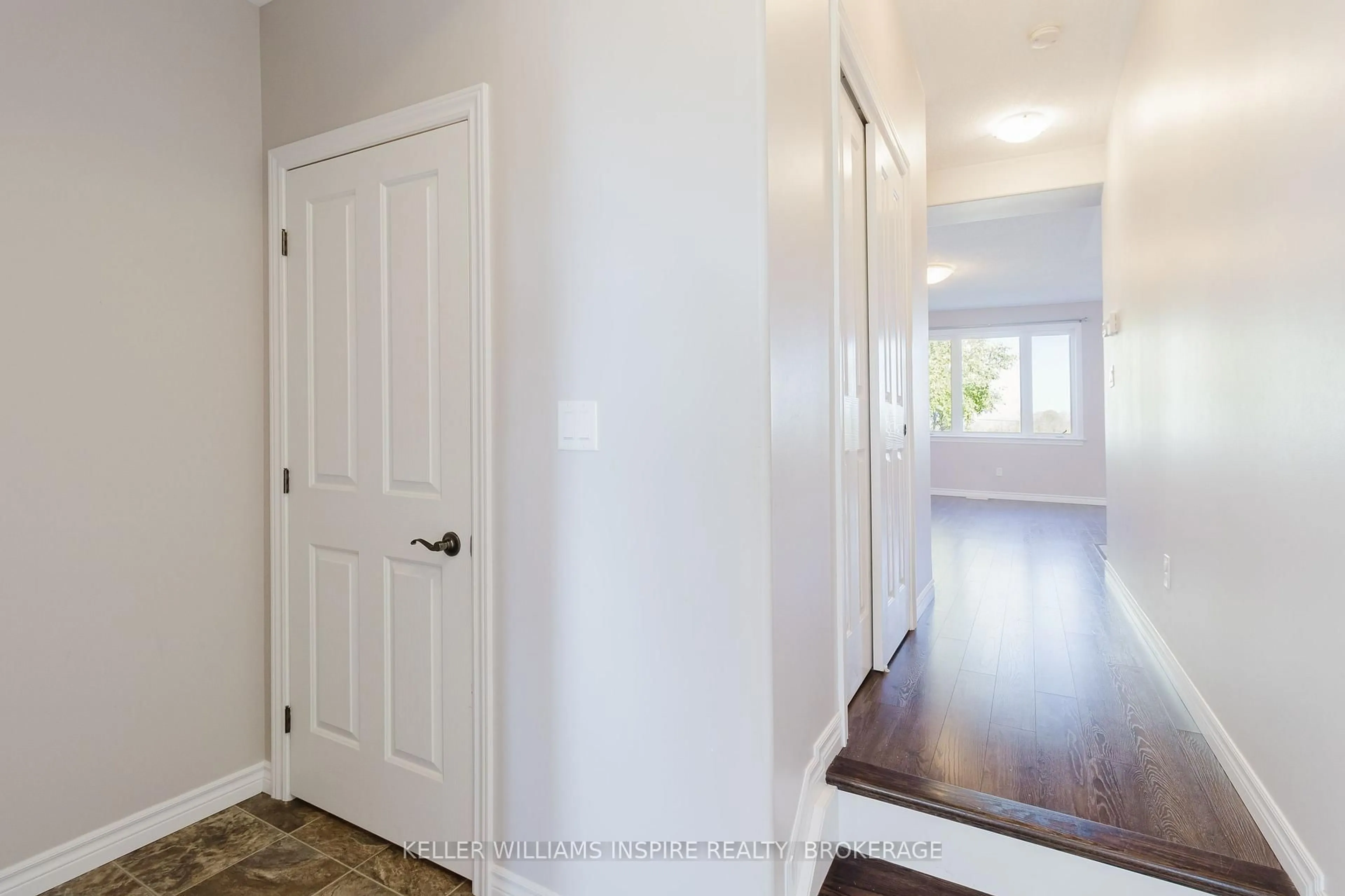 Indoor entryway for 131 Simurda Crt, Loyalist Ontario K7M 1Y7