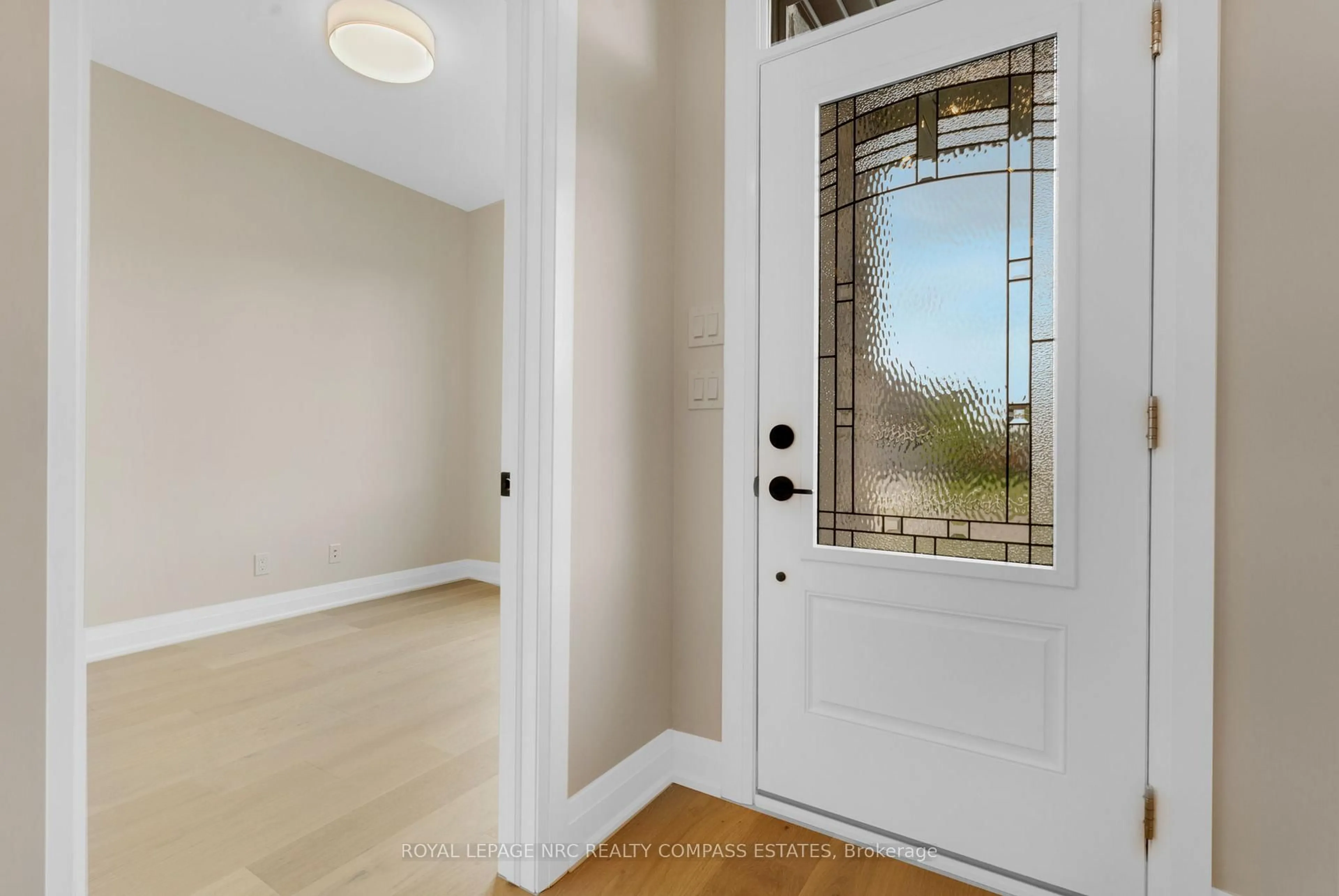 Indoor entryway for 85 HOMESTEAD Dr, Niagara-on-the-Lake Ontario L0S 1T0