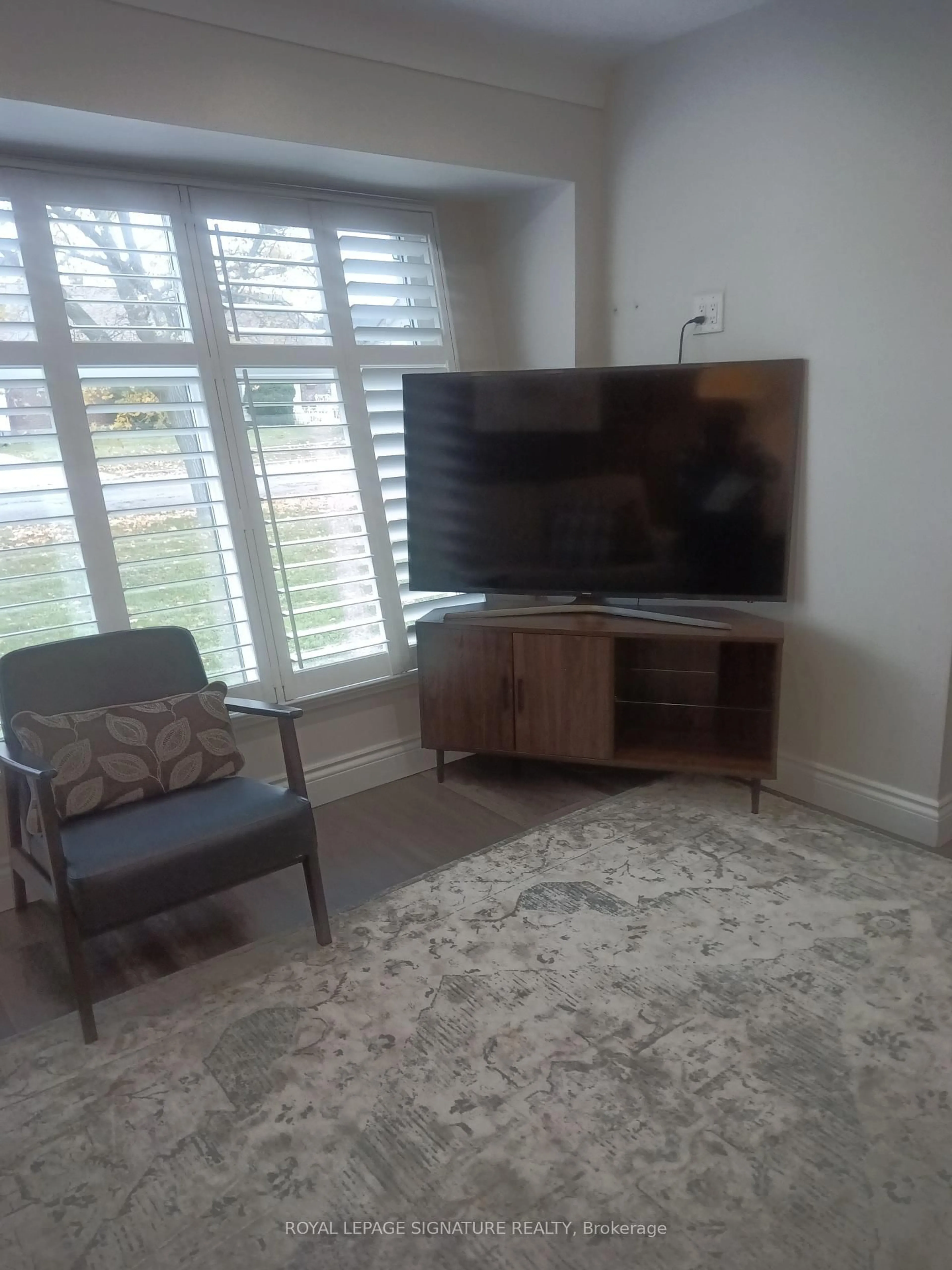 A pic of a room for 98 Jacobson Ave, St. Catharines Ontario L2T 3A3