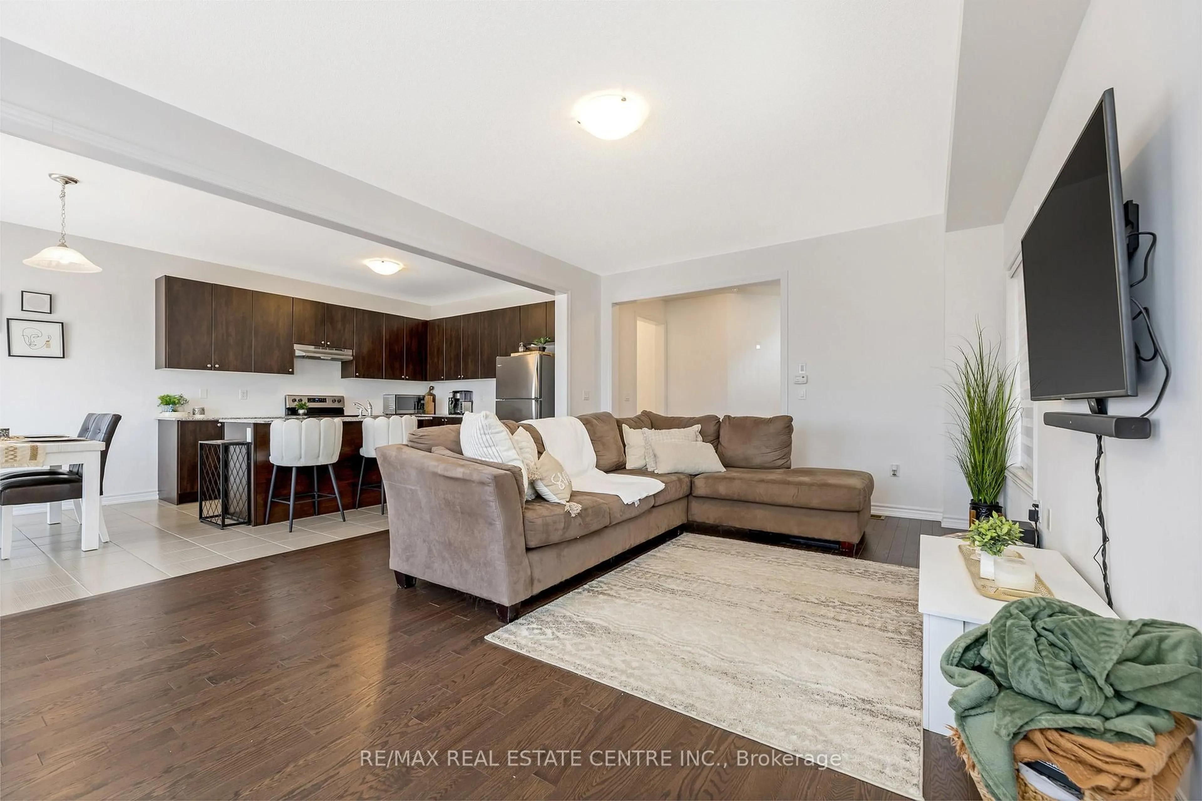 Living room with furniture, unknown for 322 Russell St, Southgate Ontario N0C 1B0