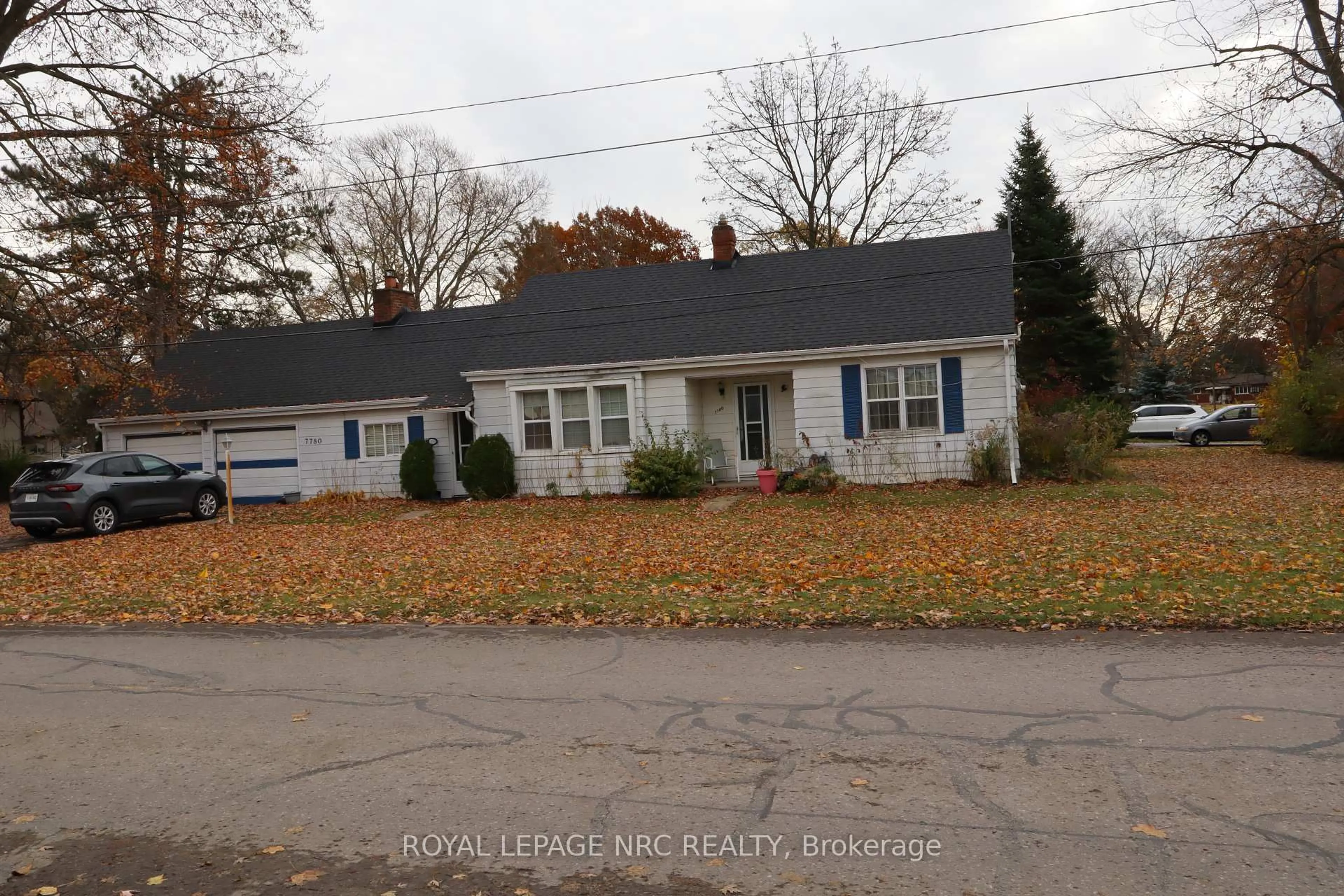 Home with vinyl exterior material, street for 7780 Rysdale St, Niagara Falls Ontario L2H 1G2