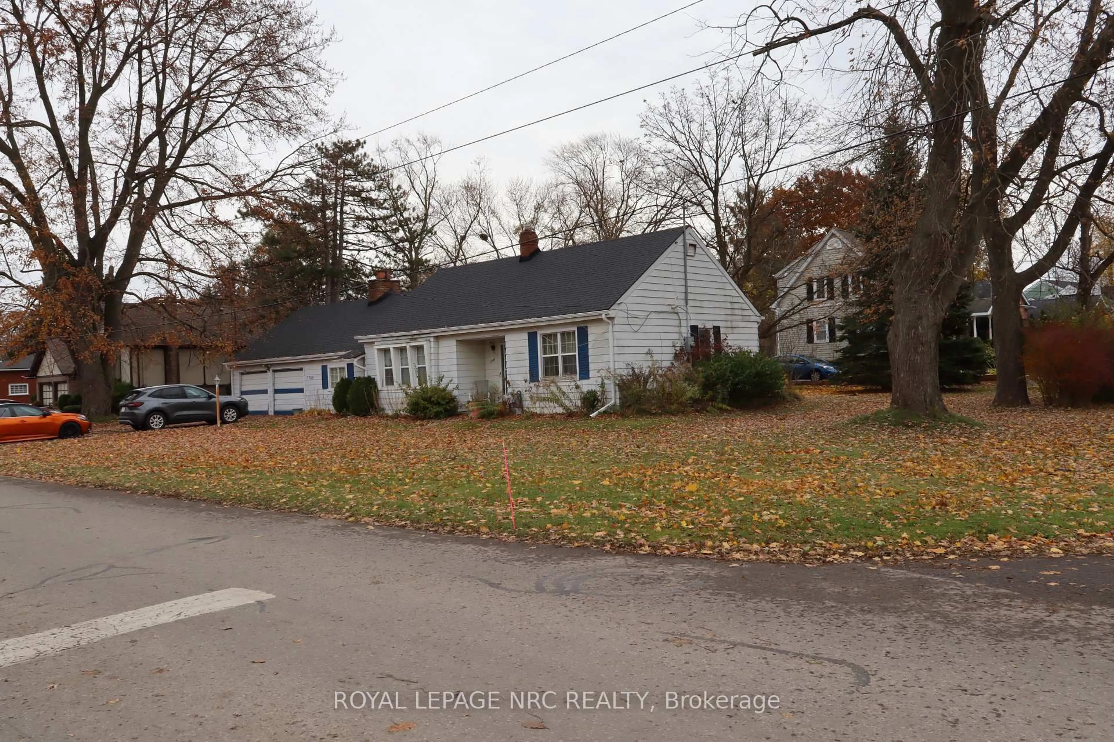 A pic from outside/outdoor area/front of a property/back of a property/a pic from drone, street for 7780 Rysdale St, Niagara Falls Ontario L2H 1G2