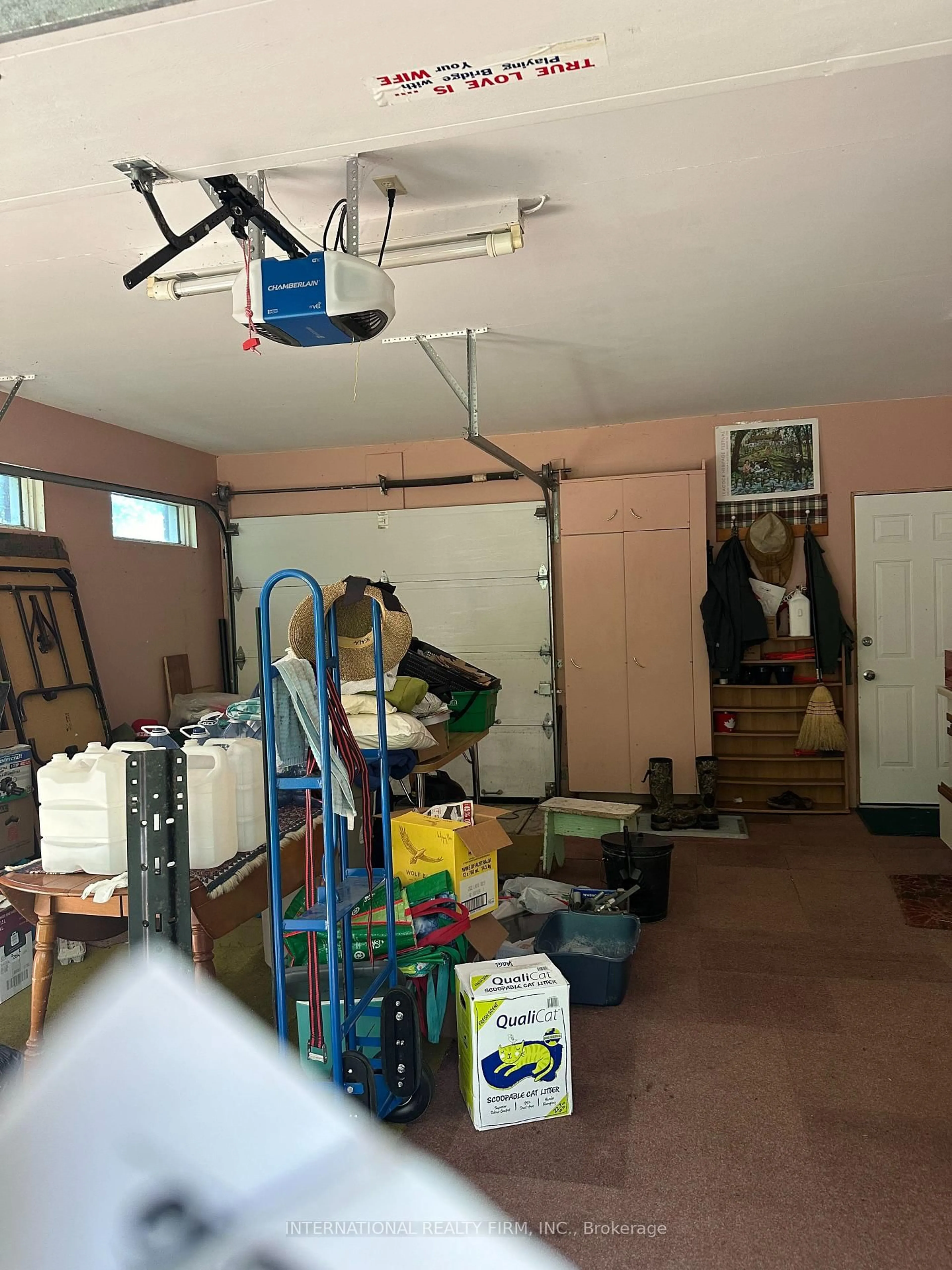 Indoor garage for 98 Mcleish Dr, Kawartha Lakes Ontario L0K 1W0