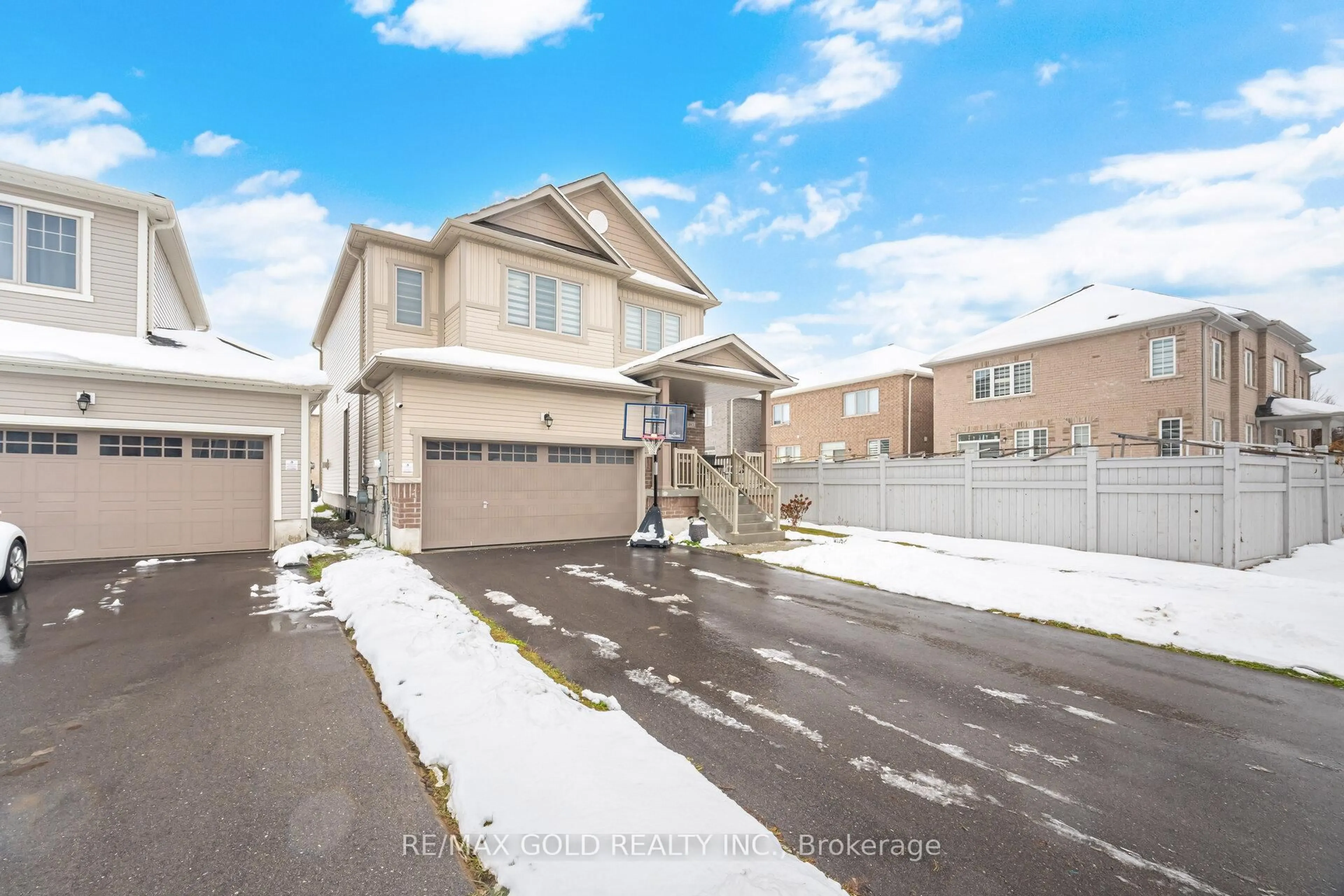 A pic from outside/outdoor area/front of a property/back of a property/a pic from drone, street for 483 Black Cheery Cres, Shelburne Ontario L9T 0X4