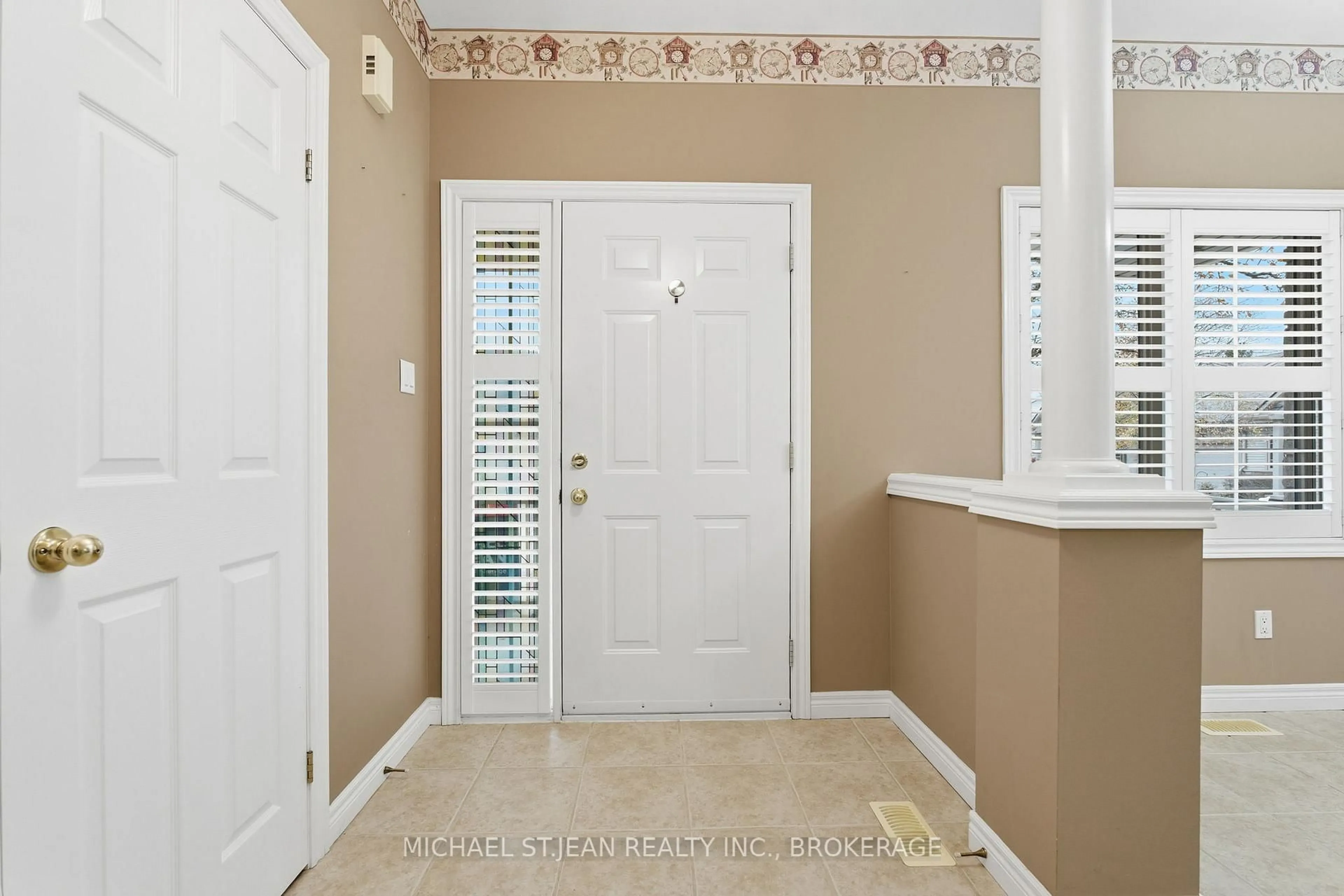 Indoor entryway for 34 Southbrook Dr #51, Hamilton Ontario L0R 1C0