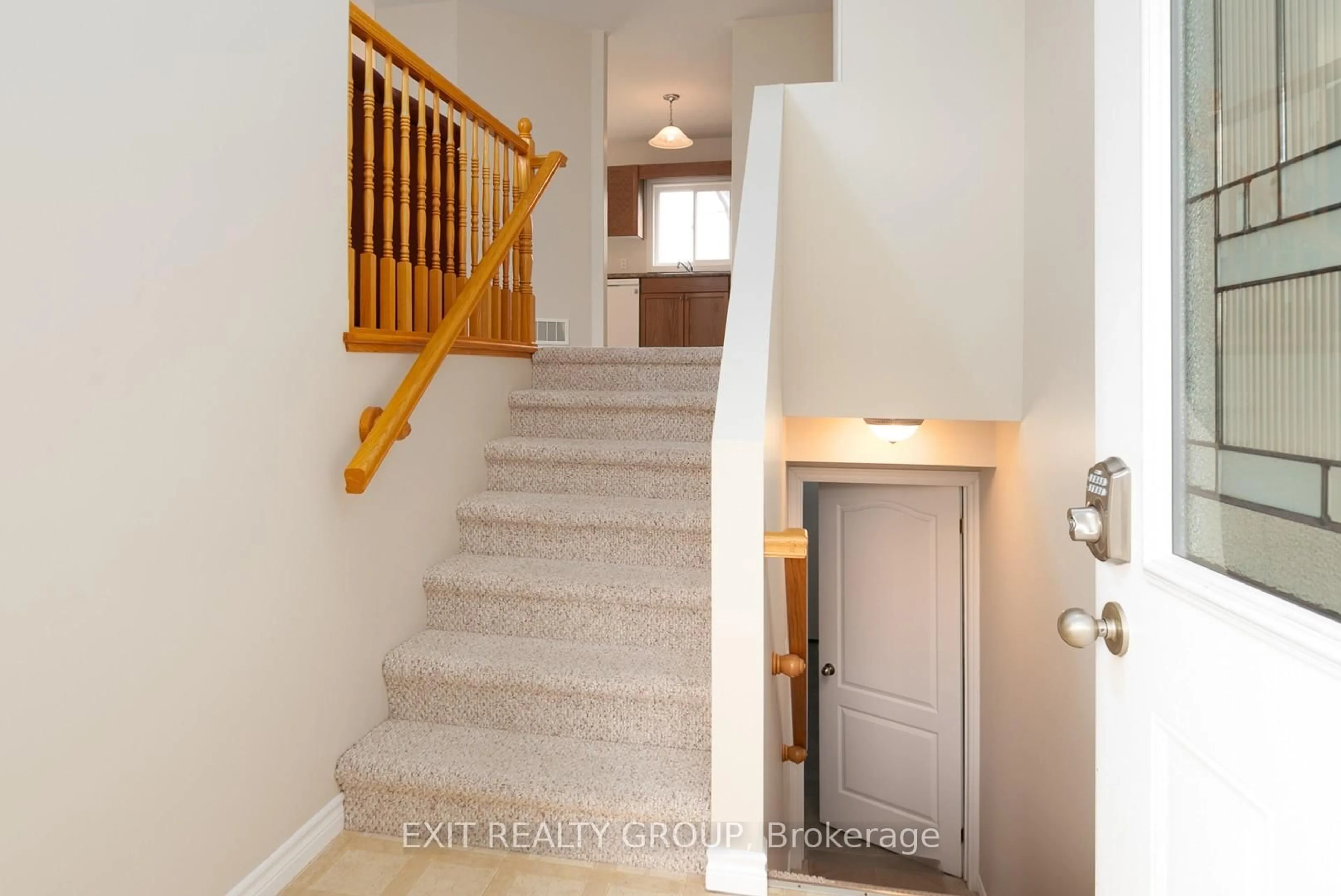 Indoor entryway for 28 Kyle Crt, Hastings Ontario K0K 2C0