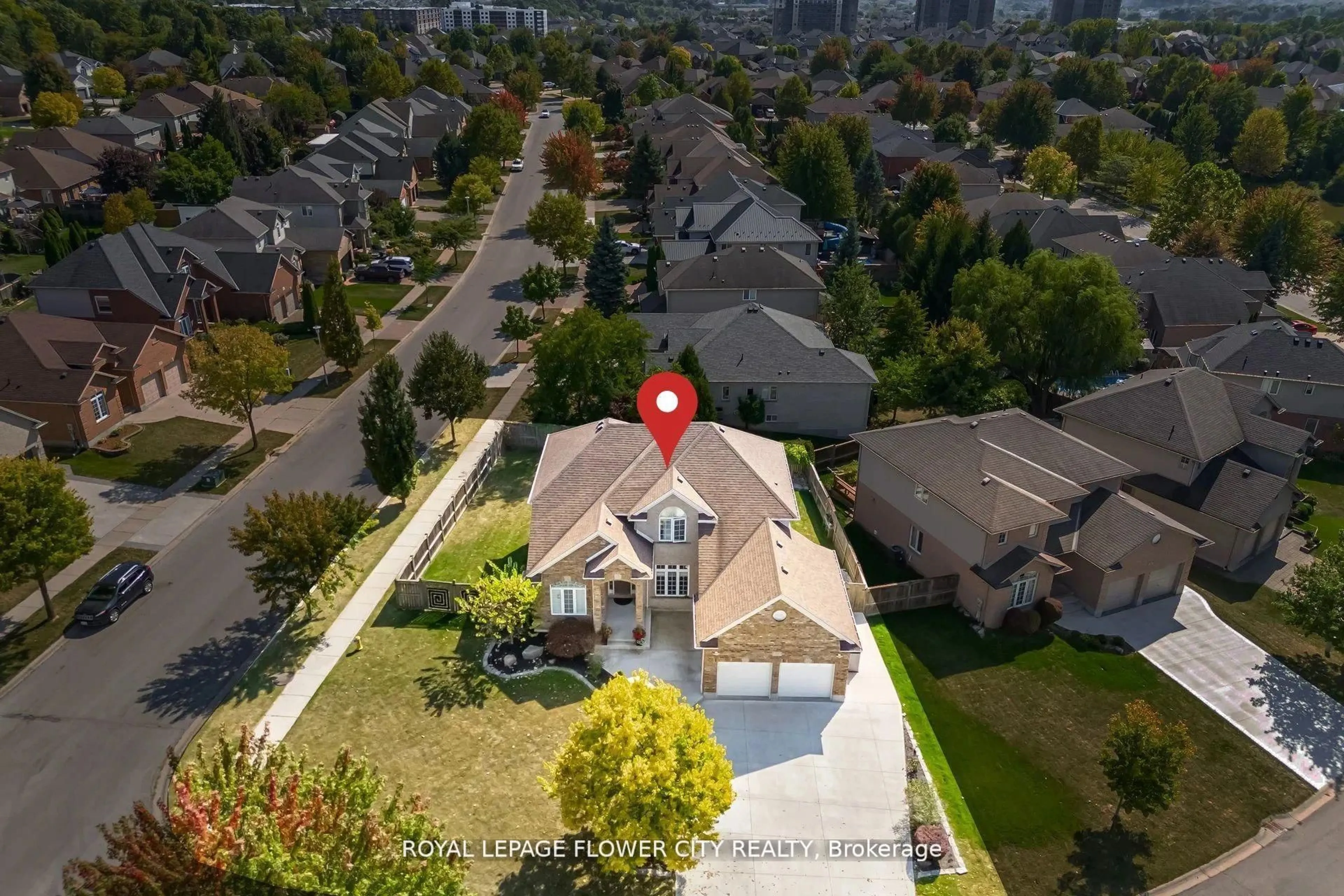 A pic from outside/outdoor area/front of a property/back of a property/a pic from drone, street for 908 Gabor St, London South Ontario N6K 4V6