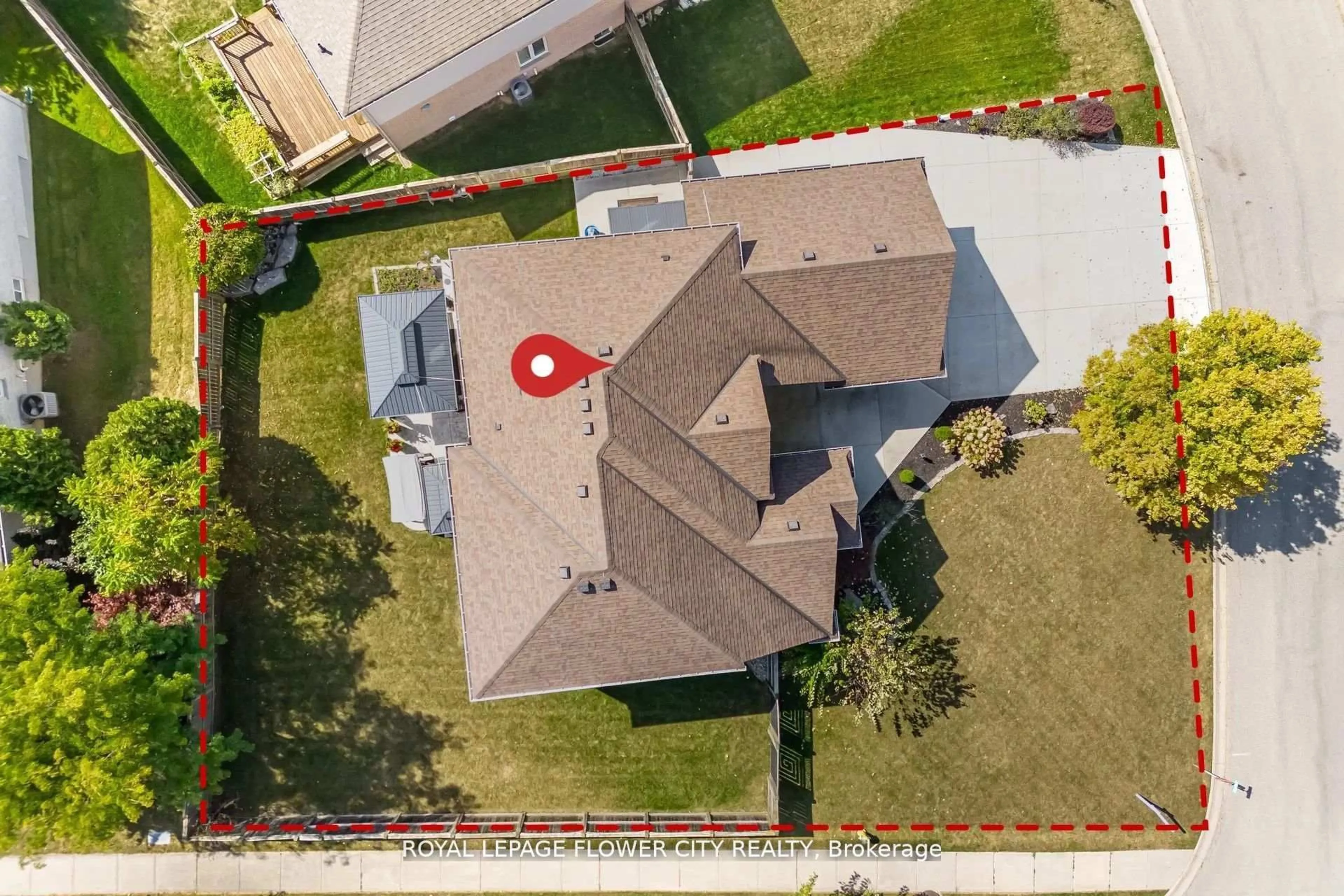 A pic from outside/outdoor area/front of a property/back of a property/a pic from drone, street for 908 Gabor St, London South Ontario N6K 4V6