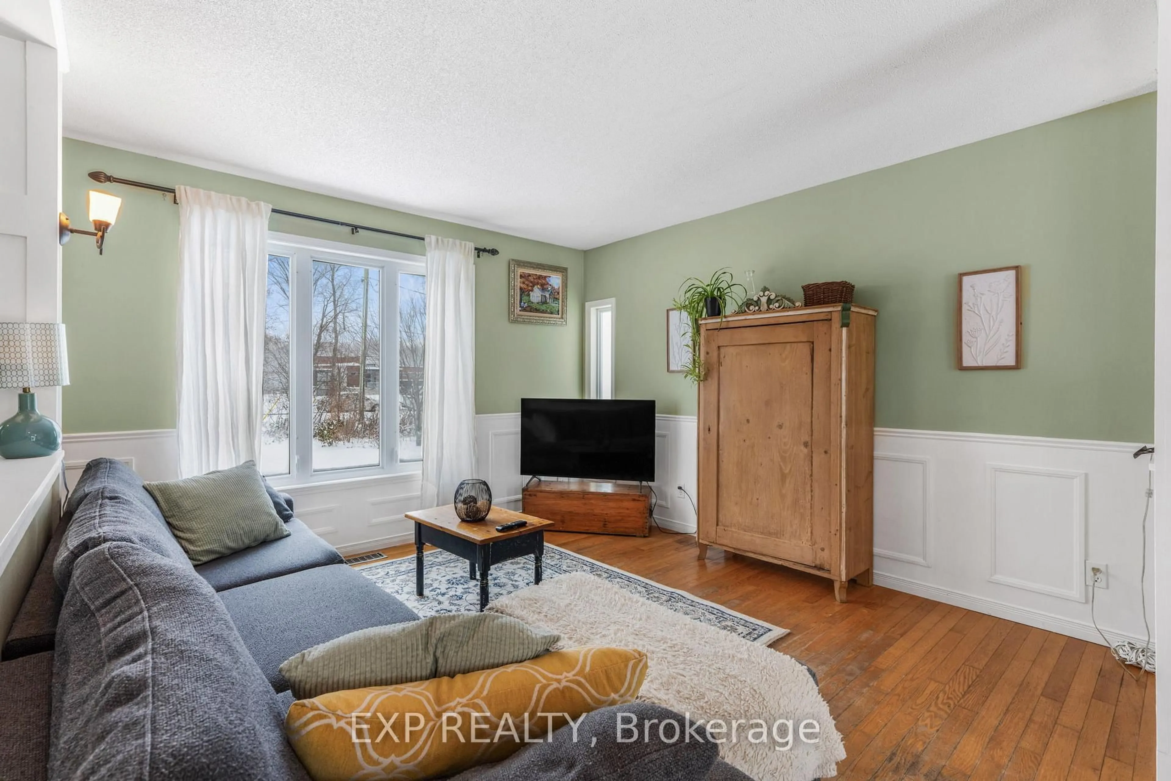 Living room with furniture, unknown for 2690 Pattee Rd, Champlain Ontario K6A 2R2