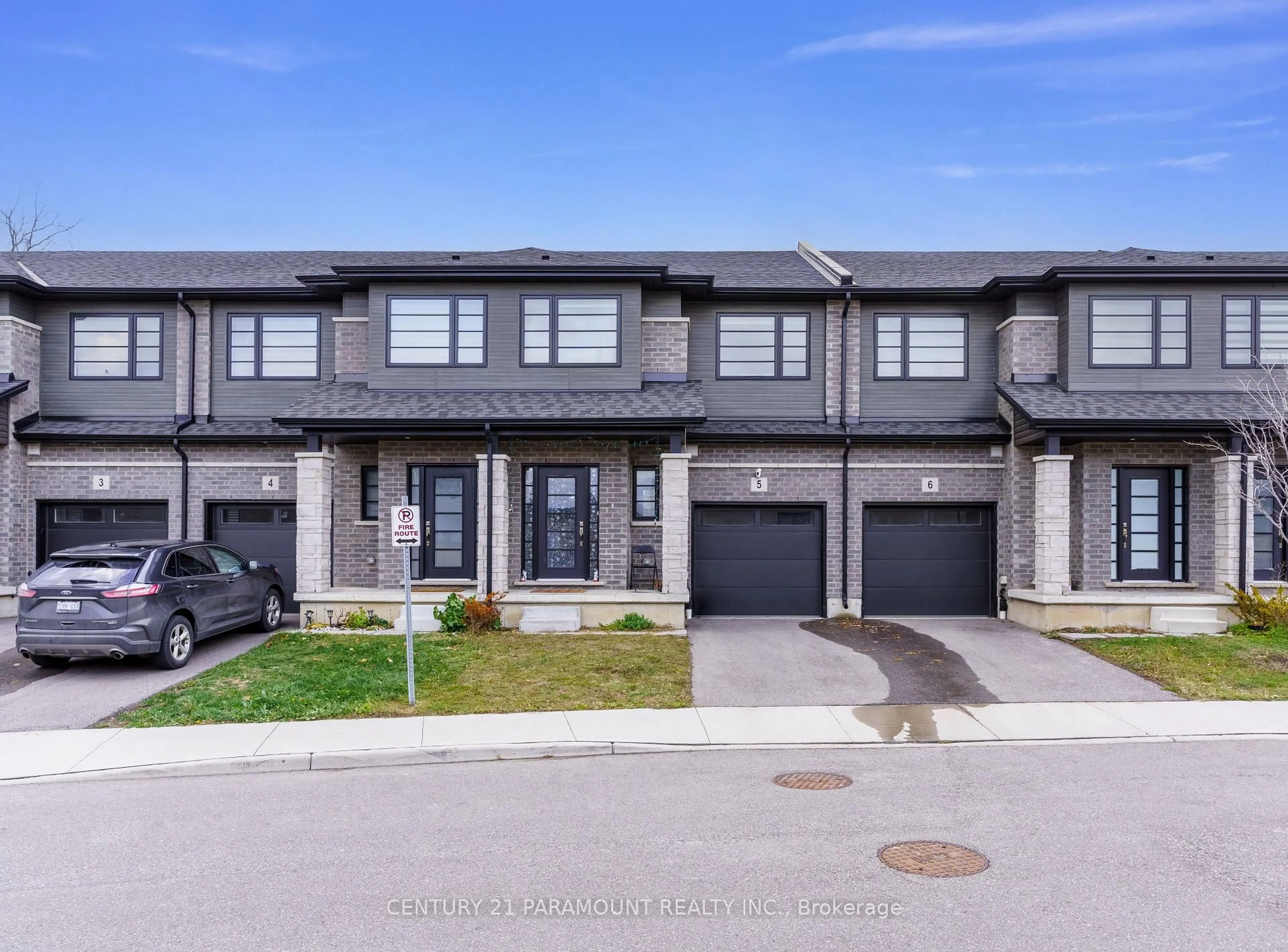 A pic from outside/outdoor area/front of a property/back of a property/a pic from drone, street for 520 Grey St #5, Brantford Ontario N3S 0K1