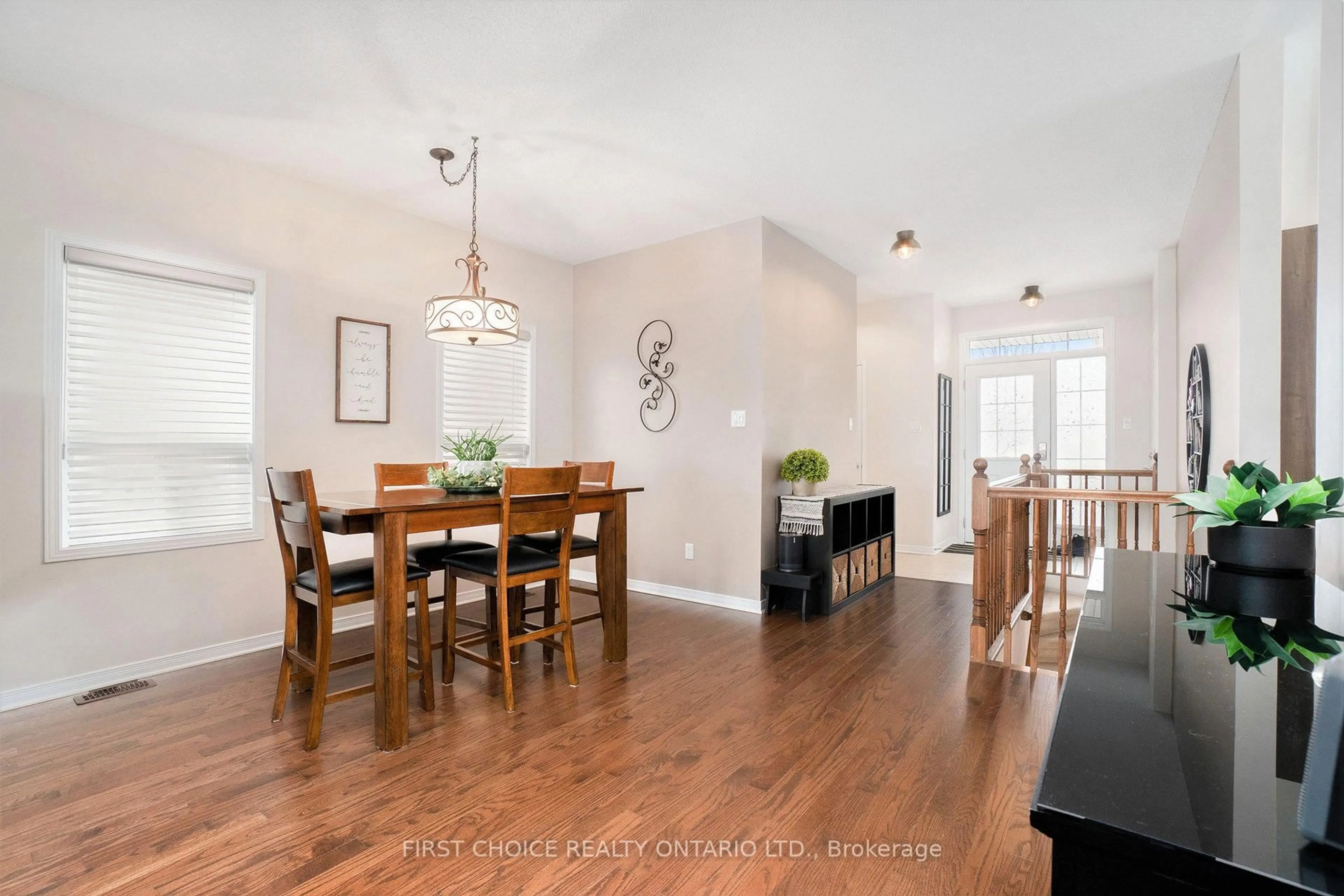 Dining room, wood/laminate floor for 281 Mercury St, Clarence-Rockland Ontario K4K 0G6