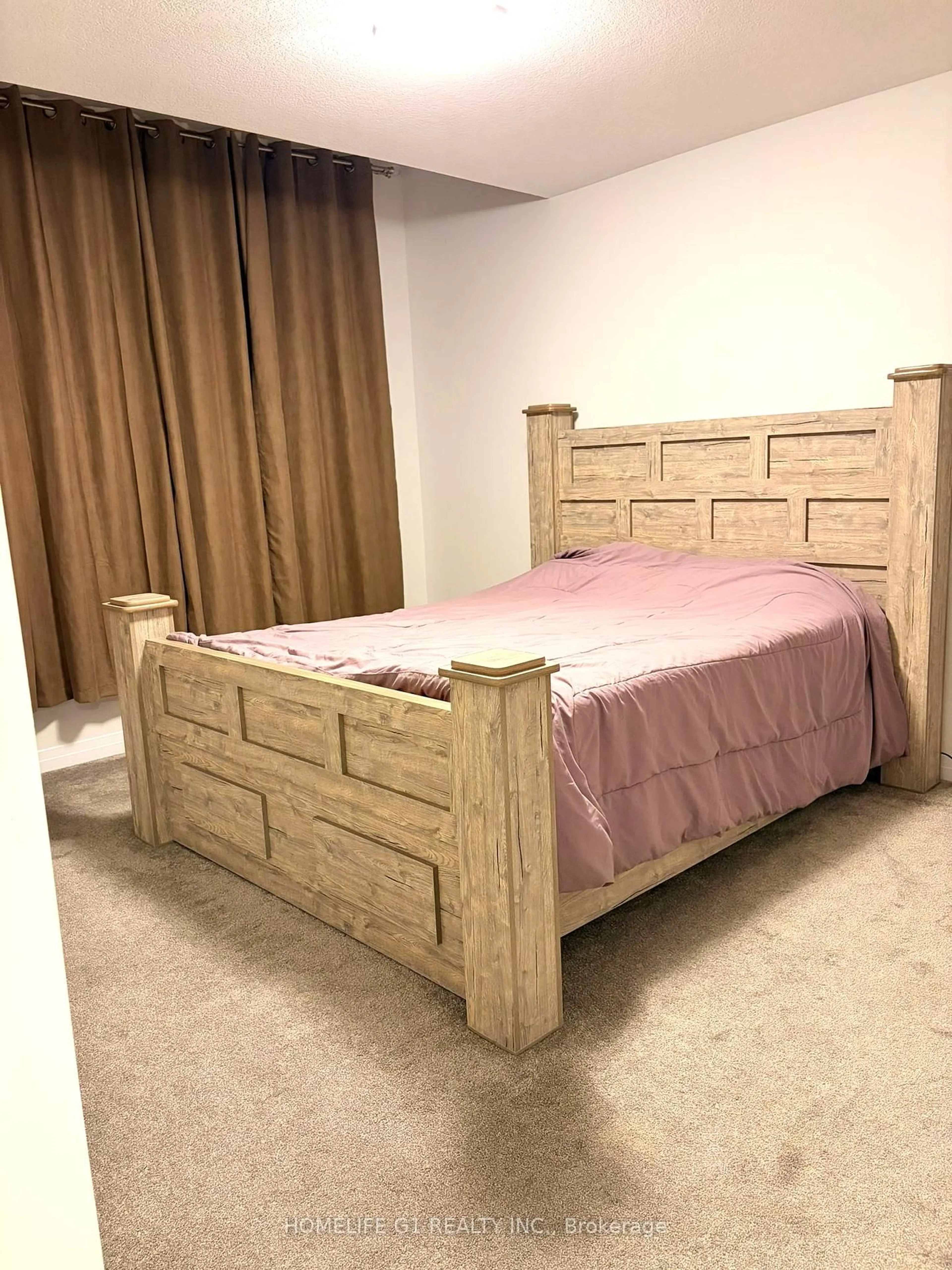 Bedroom with bed, unknown for 40 Sandstone St, Cambridge Ontario N1S 0E5