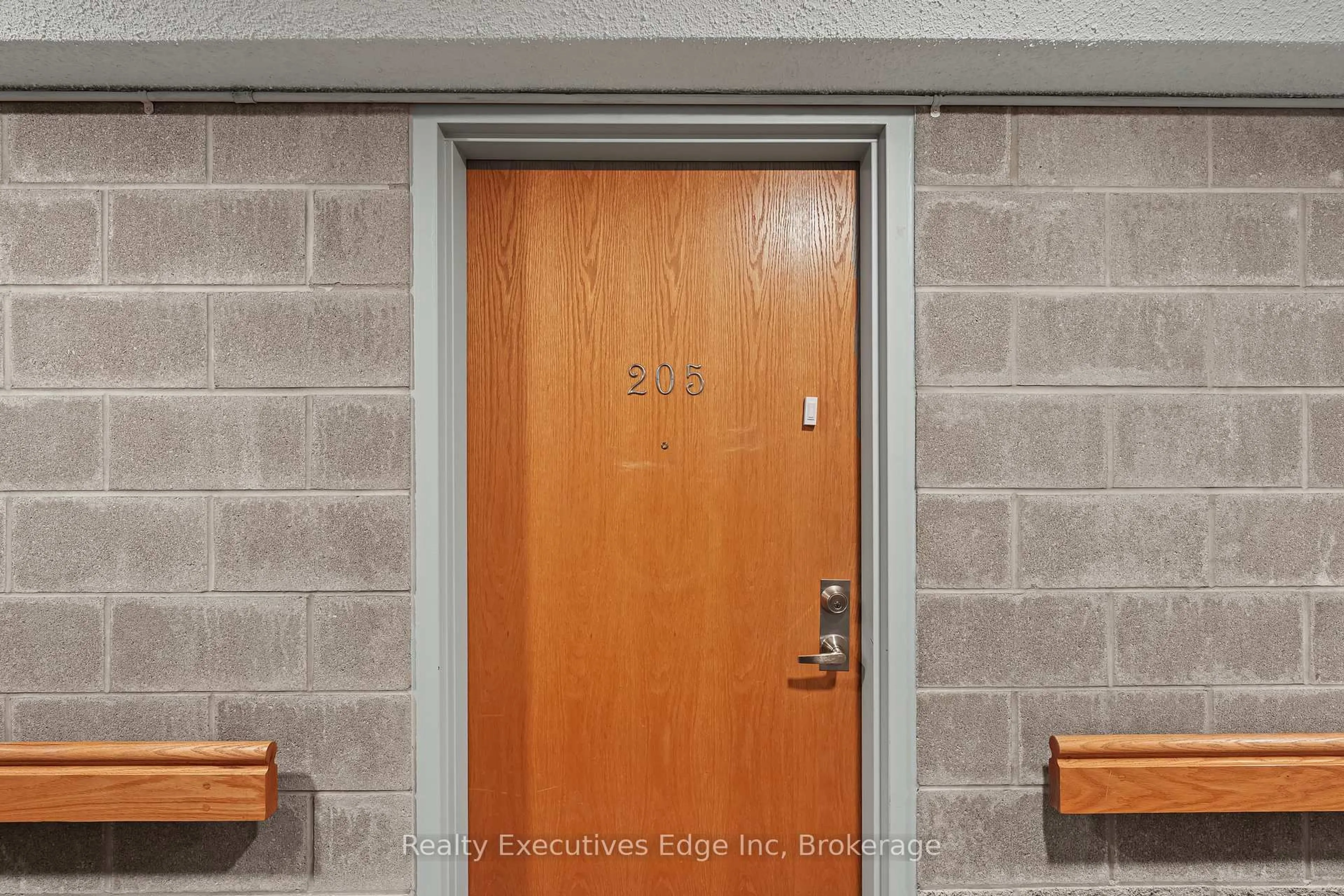 Indoor entryway for 208 Silvercreek Pkwy #205, Guelph Ontario N1H 8H2