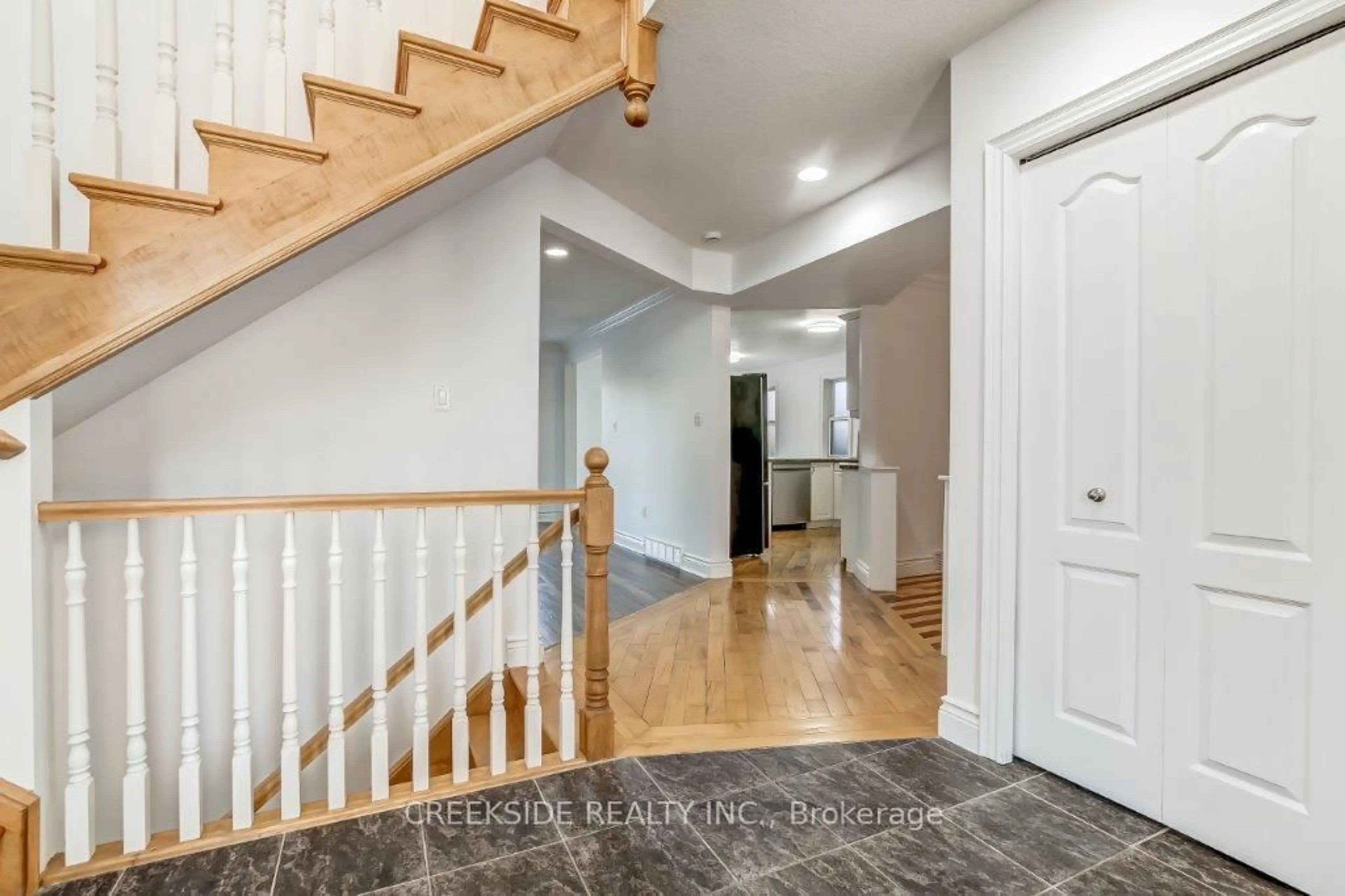 Indoor entryway for 769 Garibaldi Ave, London North Ontario N5X 4J8