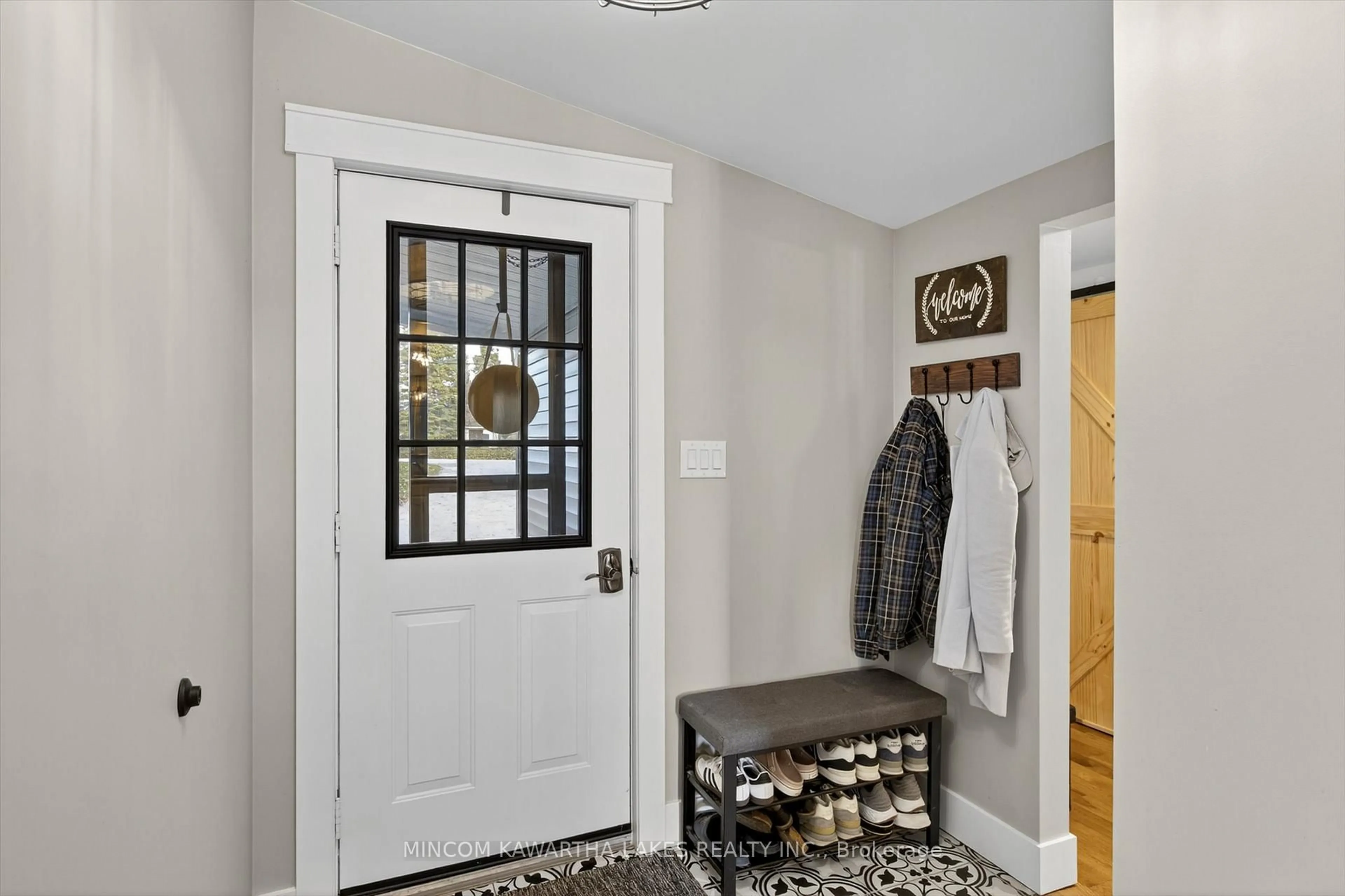 Indoor entryway for 86 Cedarshores Dr, Trent Hills Ontario K0L 1Z0