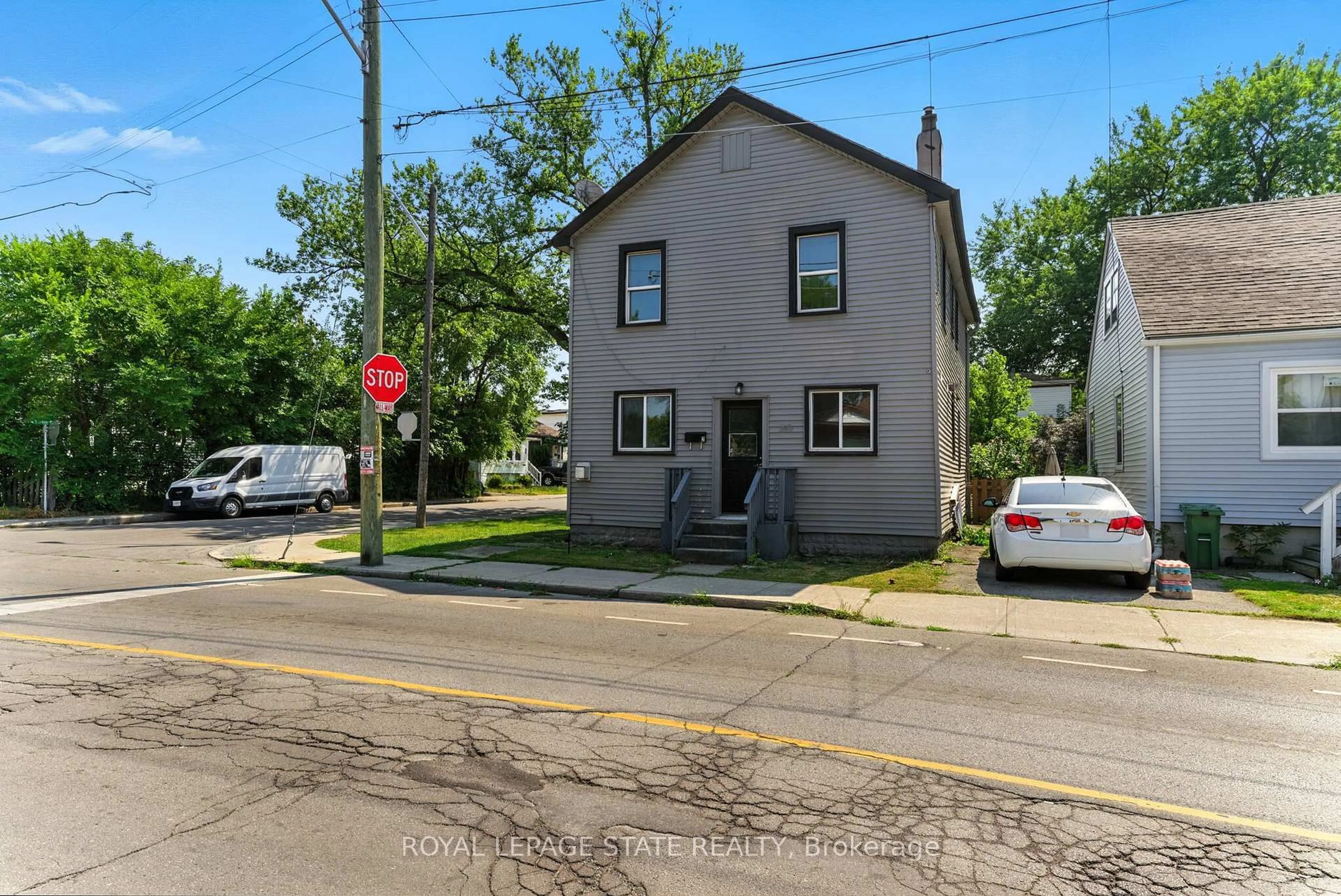 A pic from outside/outdoor area/front of a property/back of a property/a pic from drone, street for 510 Britannia Ave, Hamilton Ontario L8H 1Z6