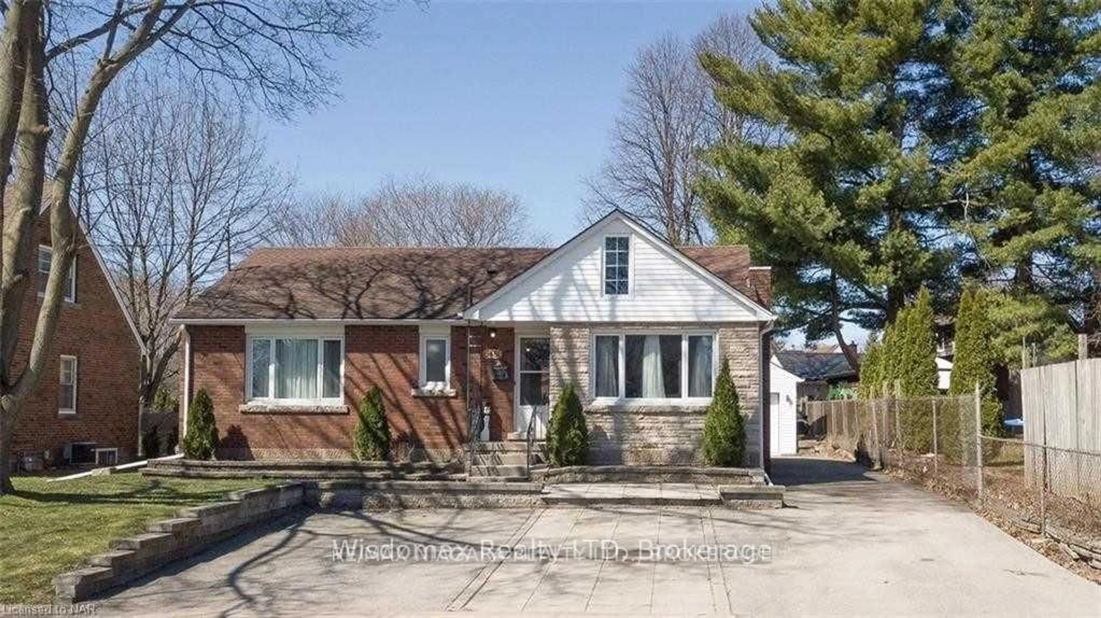 Home with brick exterior material, street for 6481 ERWIN Cres, Niagara Falls Ontario L2G 4Z9