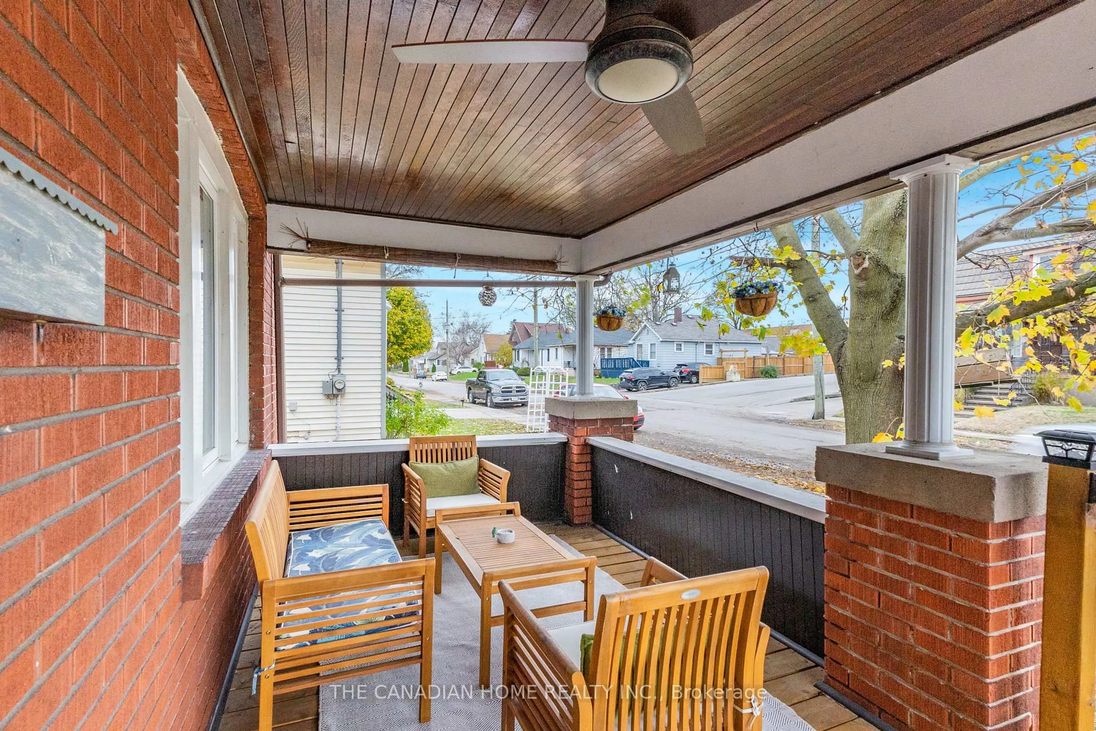 Patio, street for 6414 Ker St, Niagara Falls Ontario L2G 1X8