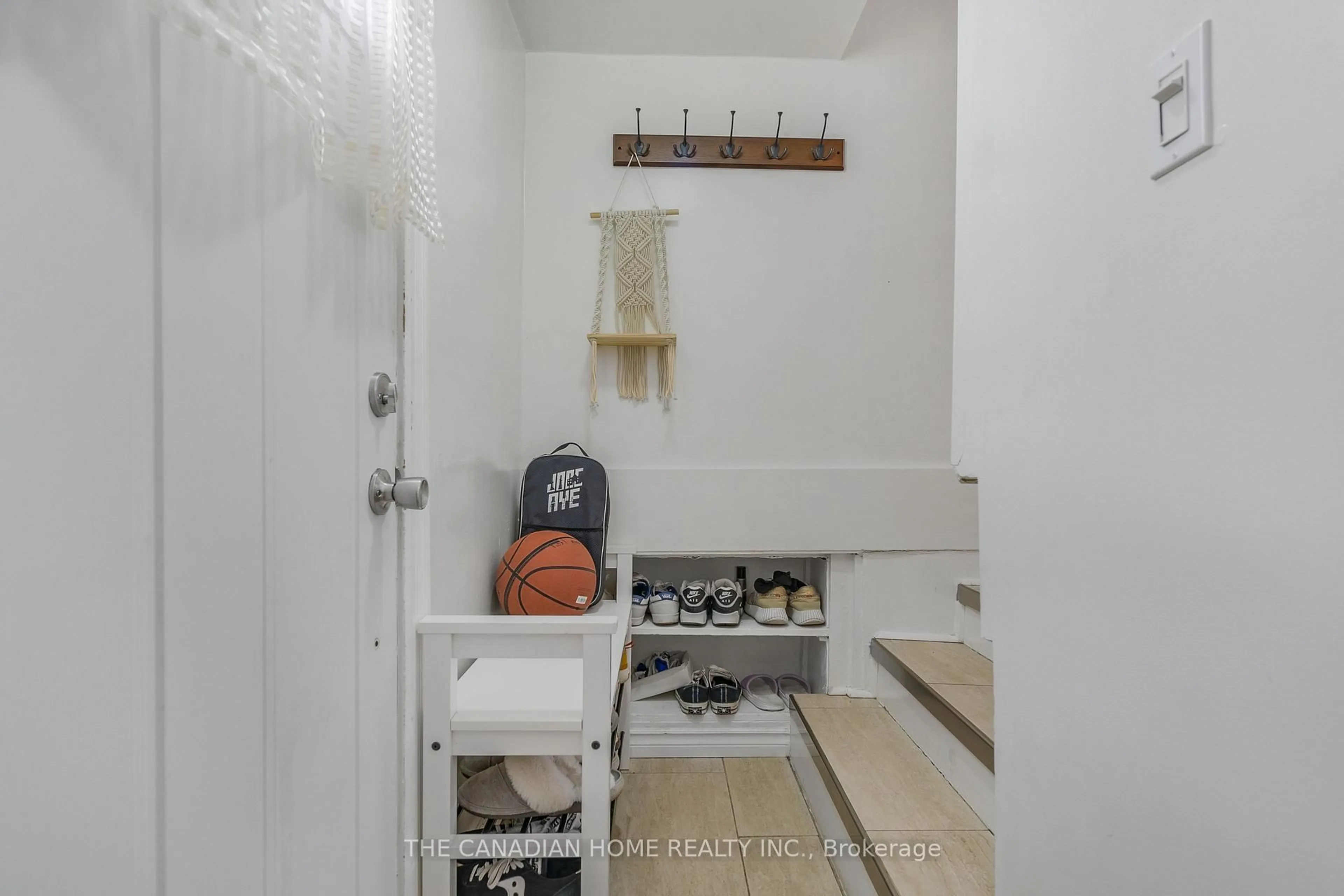 Laundry room for 6414 Ker St, Niagara Falls Ontario L2G 1X8