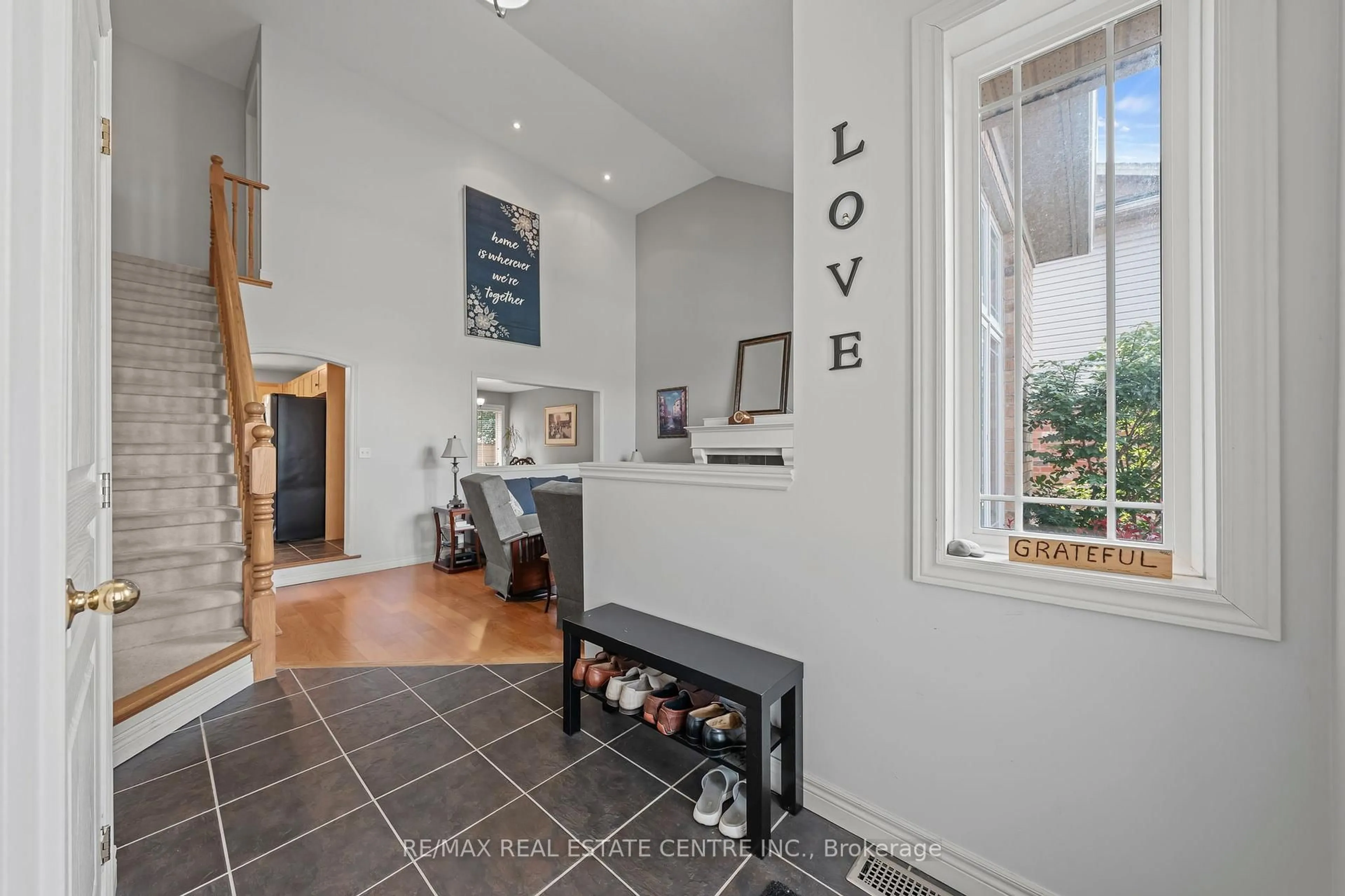 Indoor entryway for 4 Irongate Dr, Brant Ontario N3L 4G4