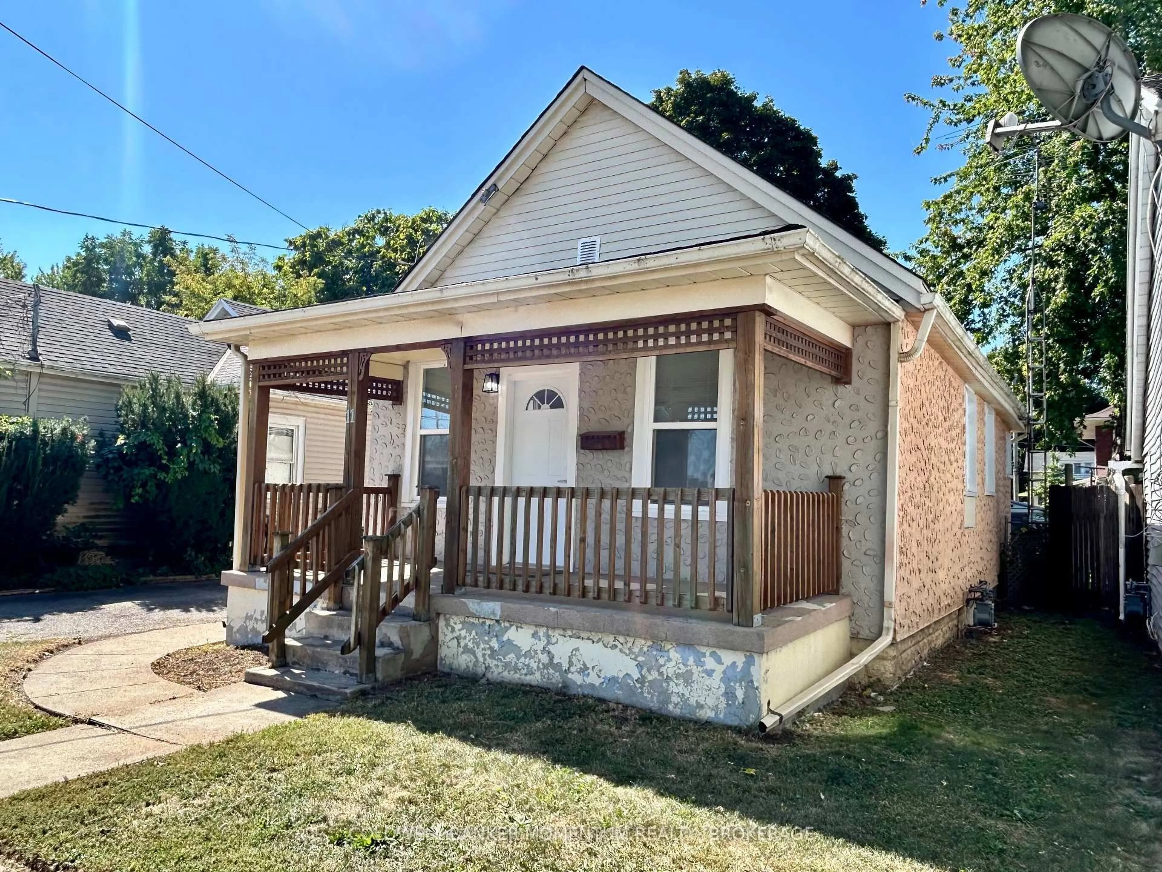 Home with brick exterior material, street for 11 Greenlaw Pl, St. Catharines Ontario L2R 4S5