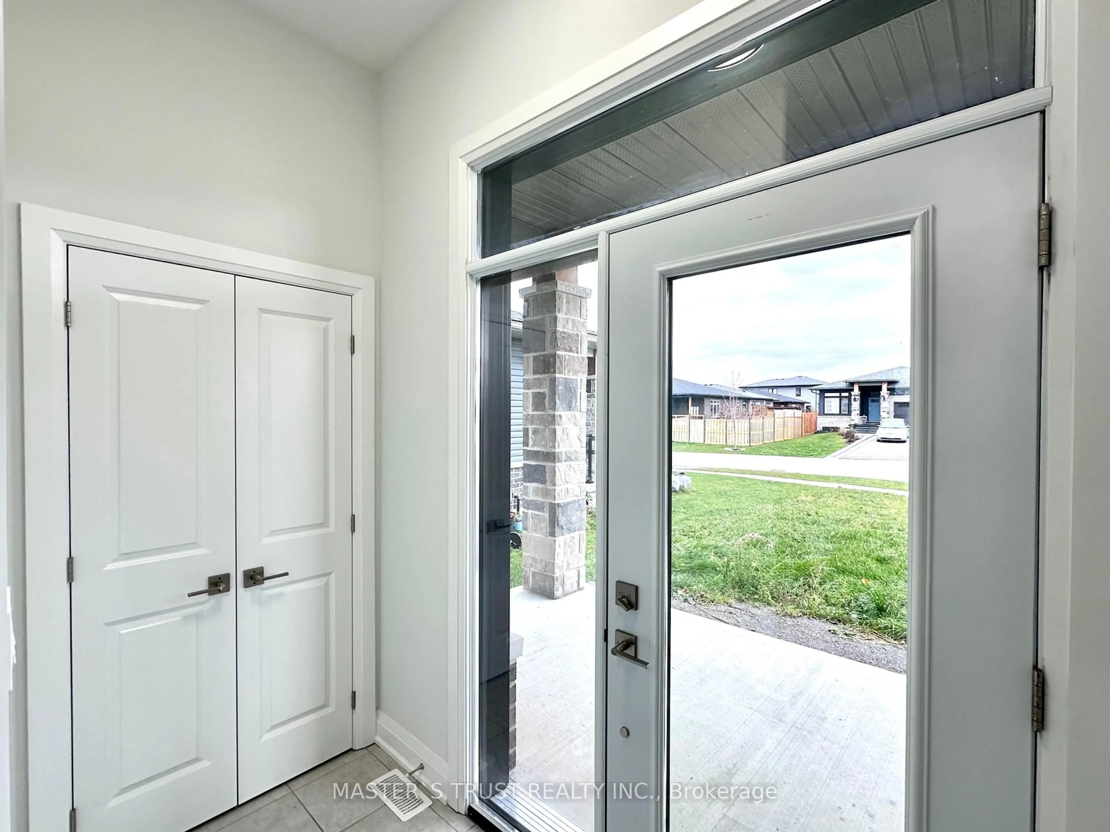 Indoor entryway for 13 Lillys Crt, Cramahe Ontario K0K 1S0