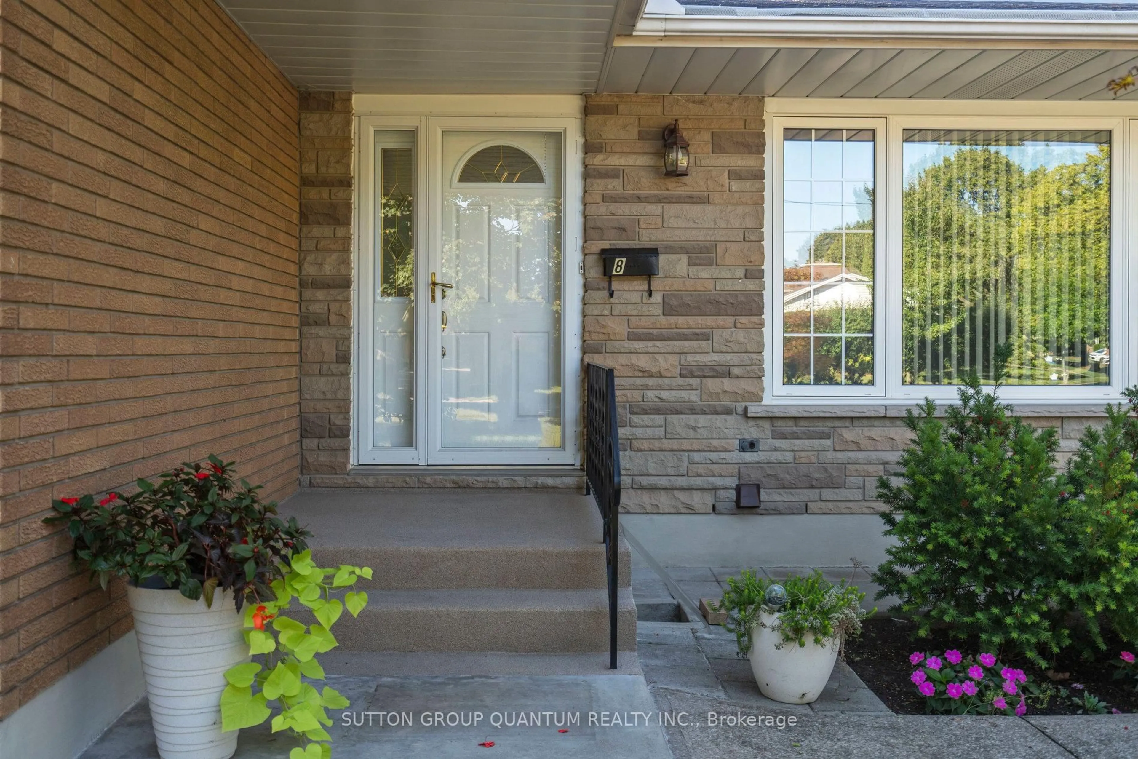 Unknown for 8 BERMUDA Dr, St. Catharines Ontario L2M 4E6