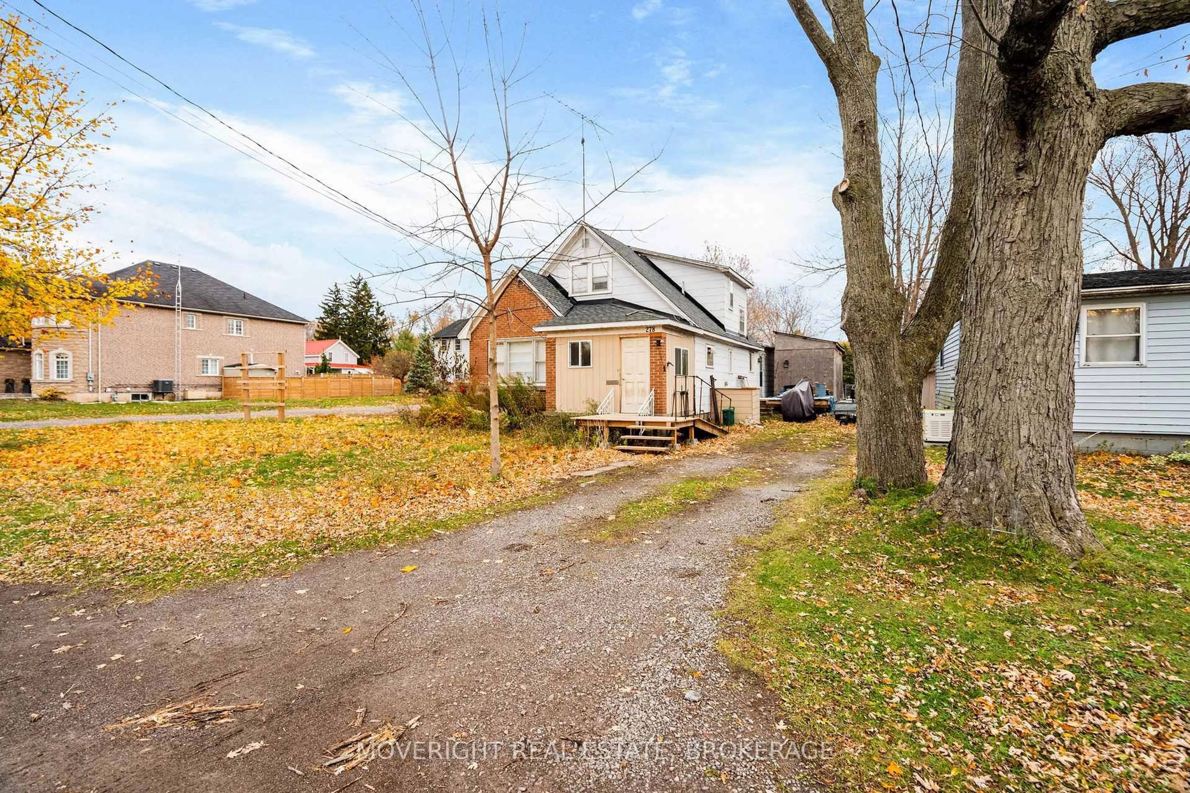 A pic from outside/outdoor area/front of a property/back of a property/a pic from drone, street for 278 Ridge Rd, Fort Erie Ontario L0S 1B0
