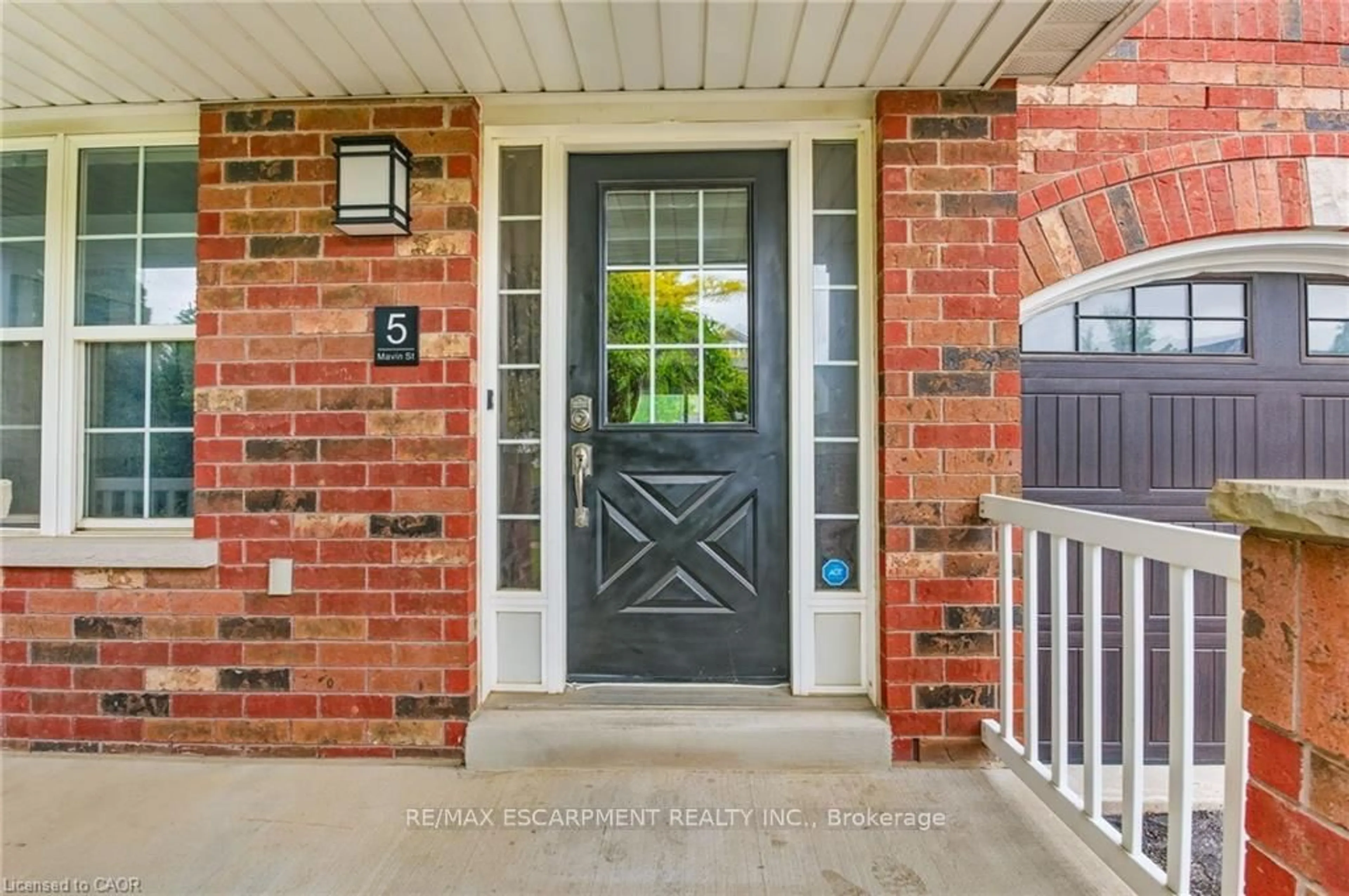 Indoor entryway for 5 Mavin St, Brantford Ontario N3T 6N1