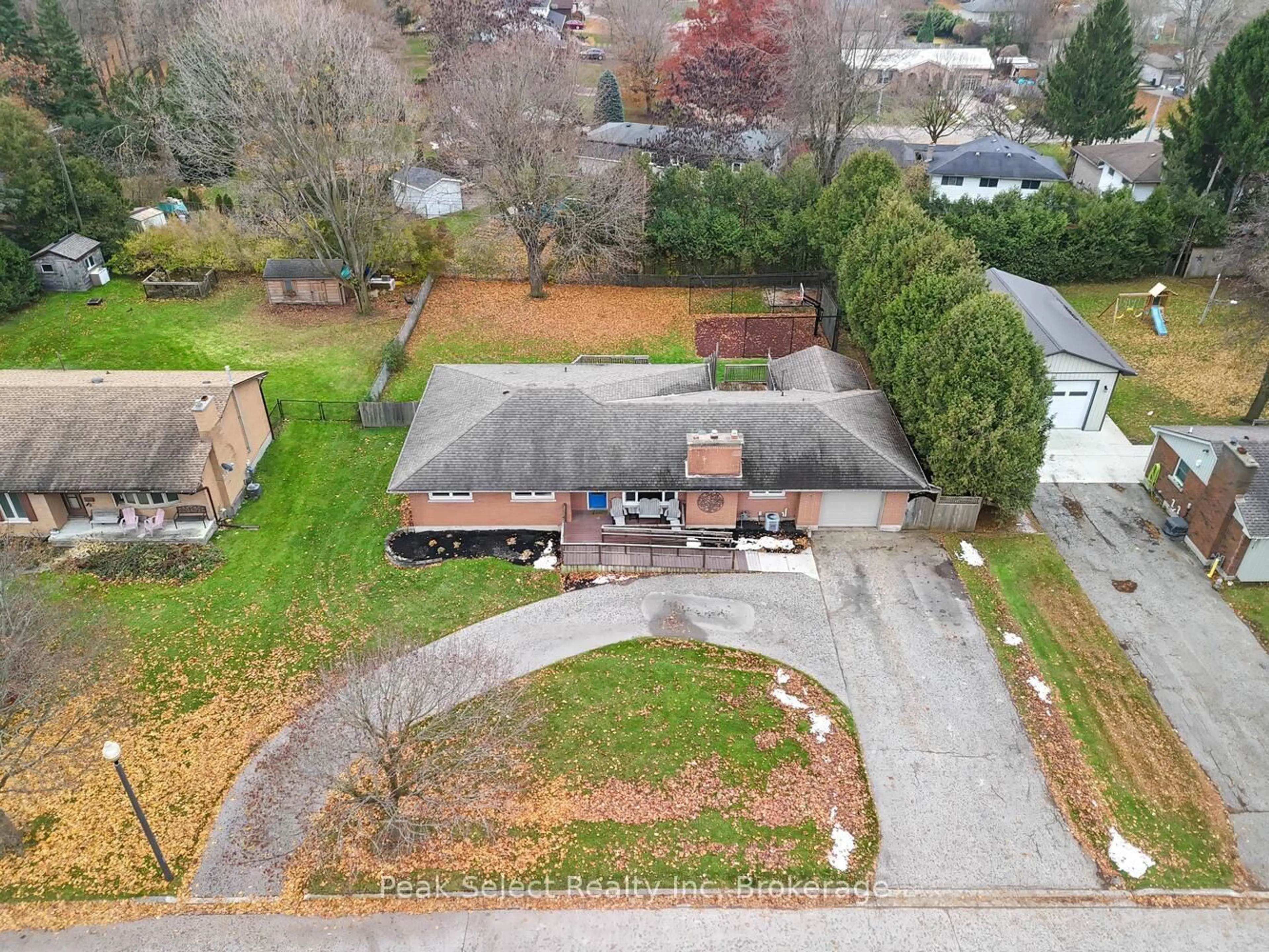 A pic from outside/outdoor area/front of a property/back of a property/a pic from drone, street for 474 Rogers Ave, St. Marys Ontario N4X 1A6