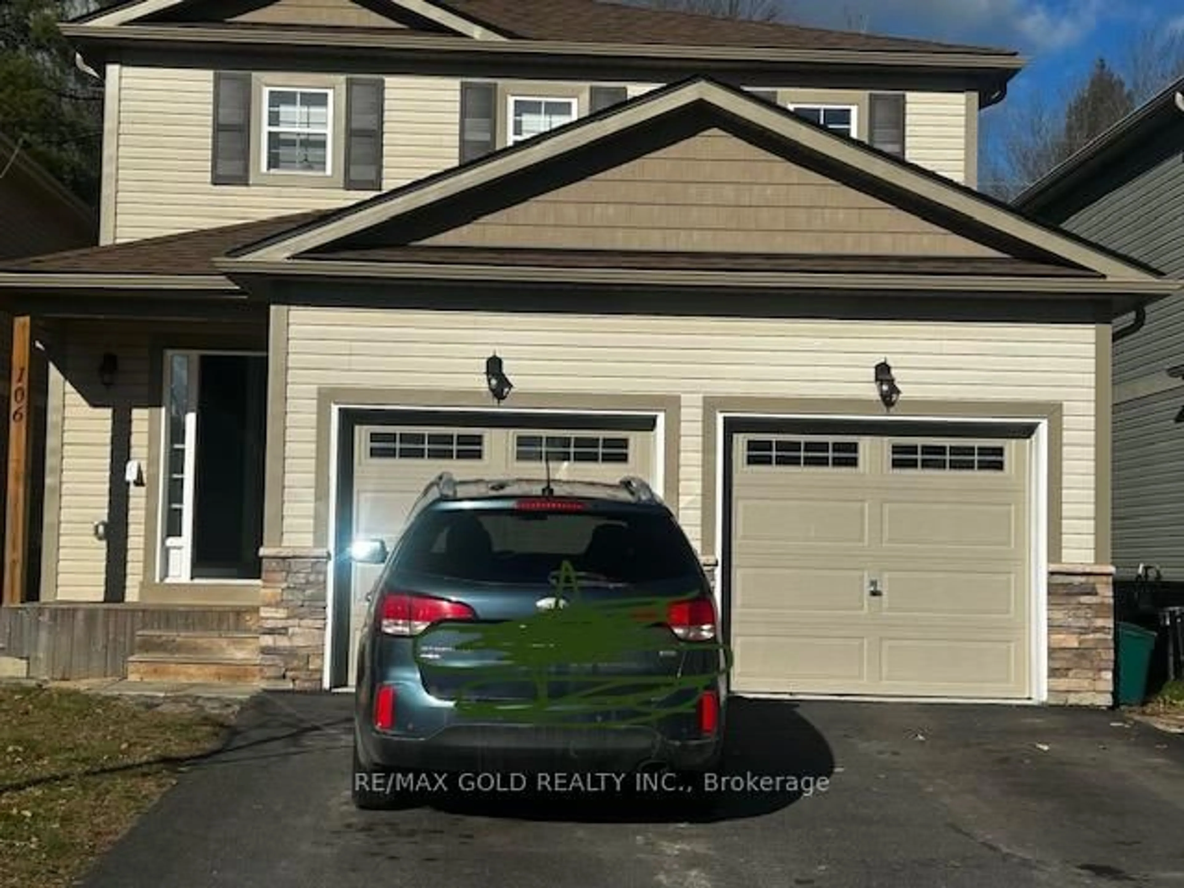 Home with vinyl exterior material, street for 106 Fieldstream Chse, Bracebridge Ontario P1L 0A7