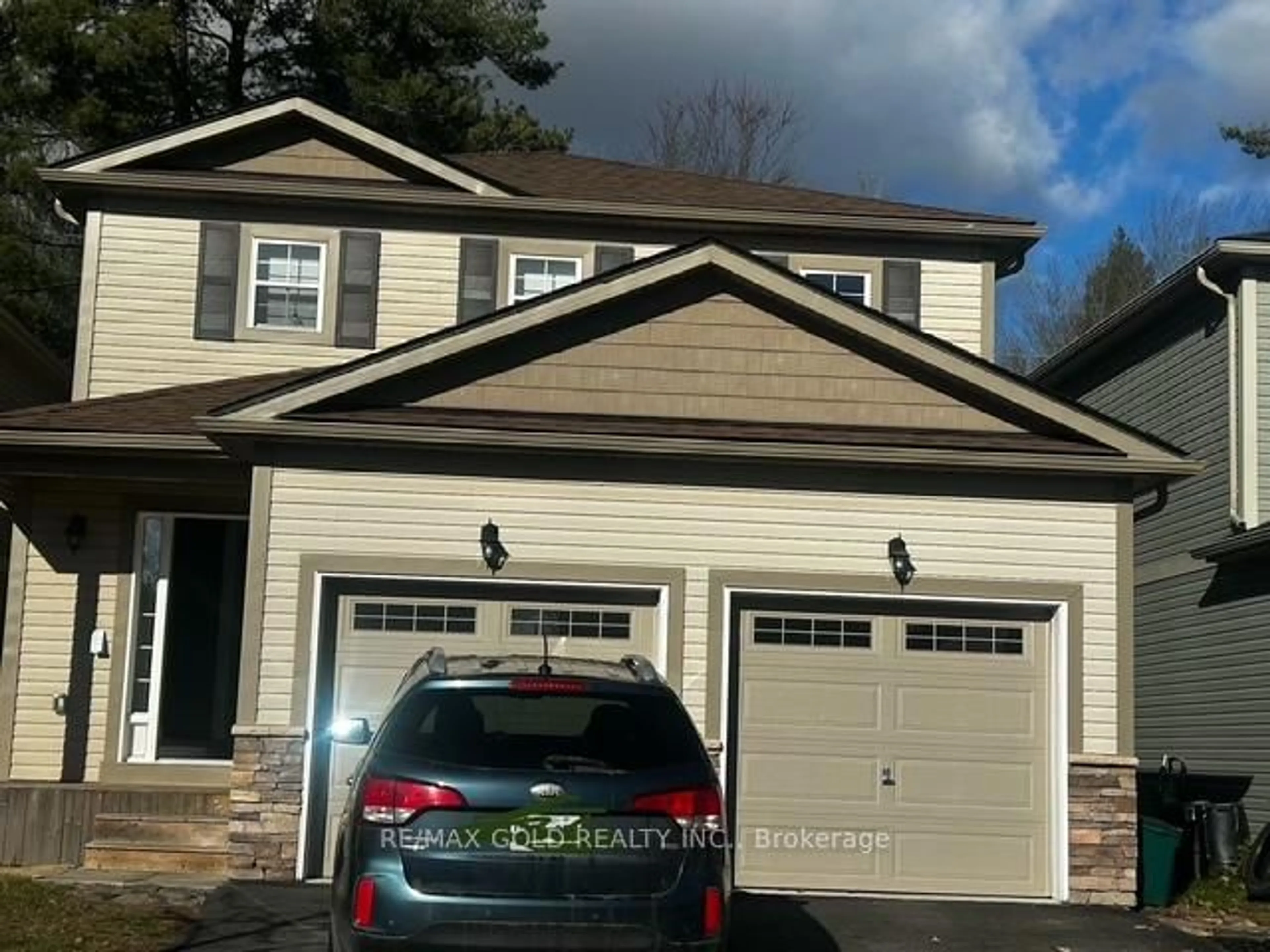 Home with vinyl exterior material, street for 106 Fieldstream Chse, Bracebridge Ontario P1L 0A7
