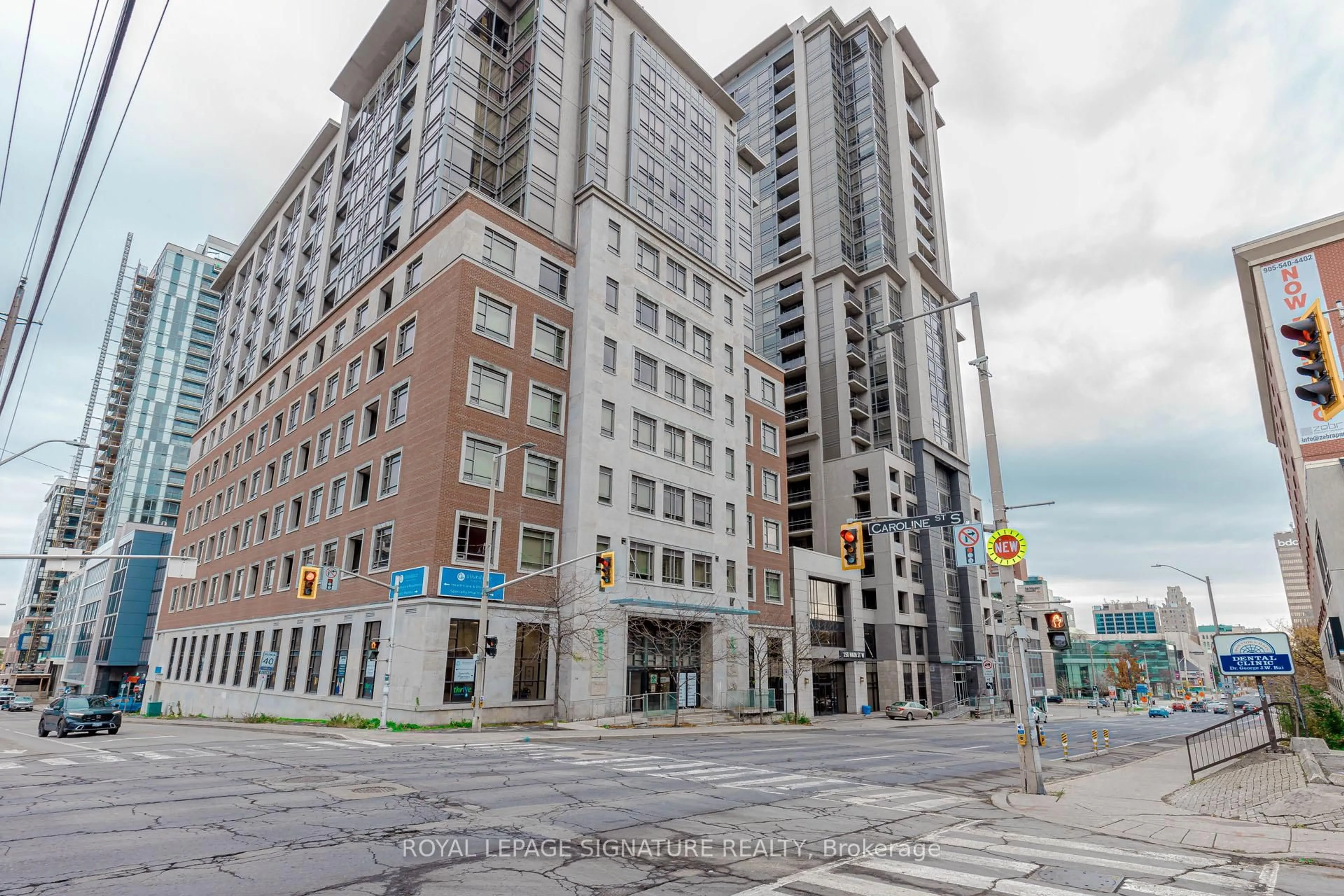 Indoor foyer for 150 Main St #614, Hamilton Ontario L8P 1H8
