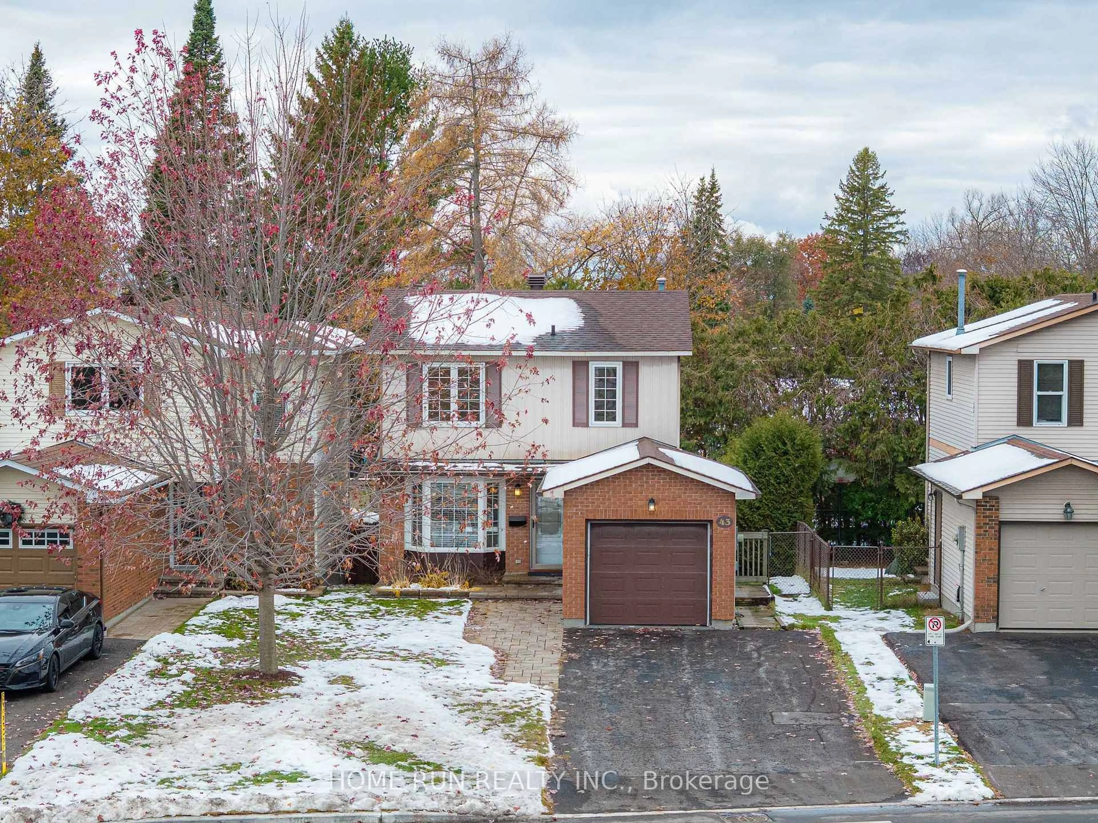 A pic from outside/outdoor area/front of a property/back of a property/a pic from drone, street for 43 Rothesay Dr, Kanata Ontario K2L 1N6