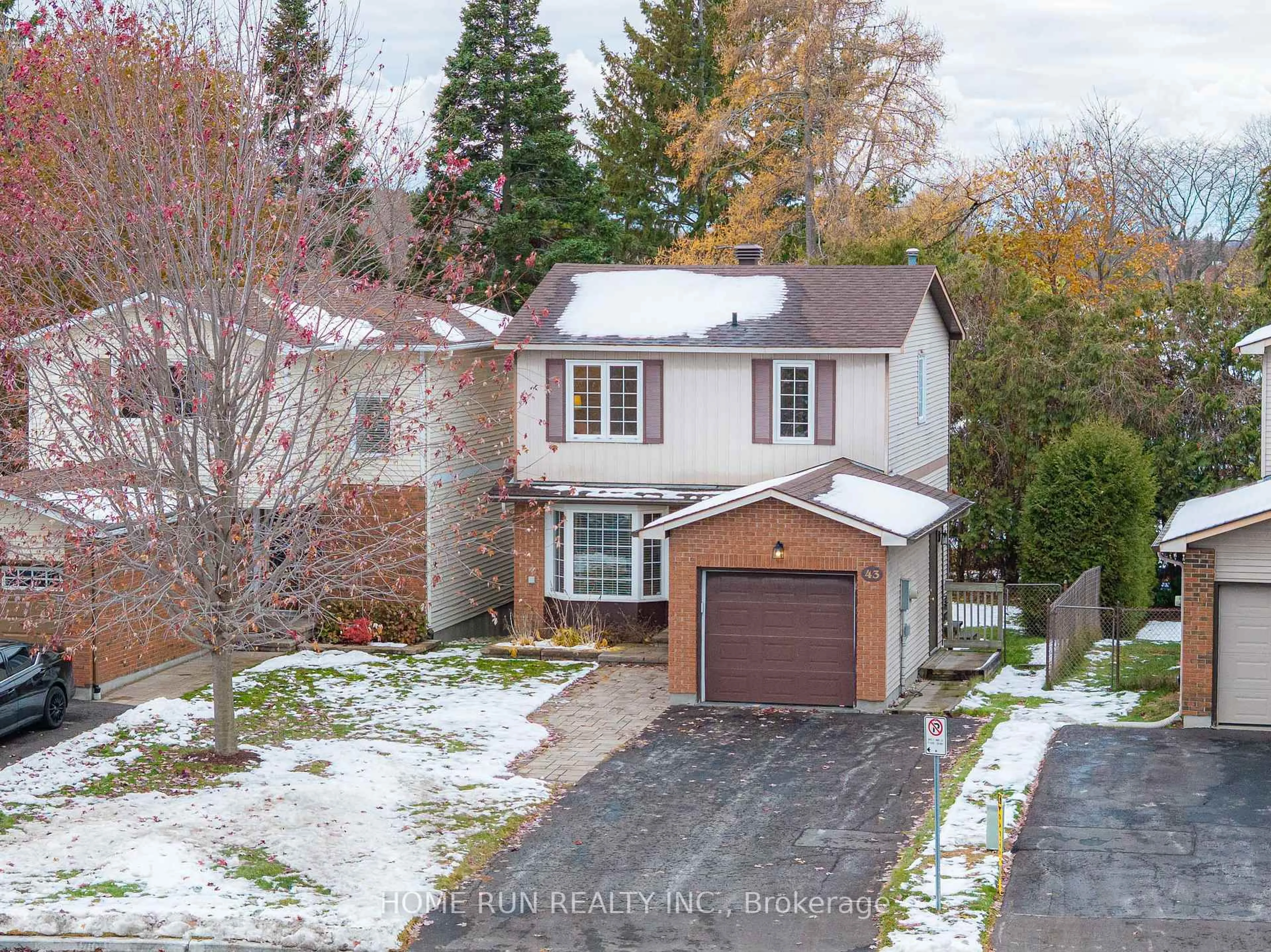 A pic from outside/outdoor area/front of a property/back of a property/a pic from drone, street for 43 Rothesay Dr, Kanata Ontario K2L 1N6