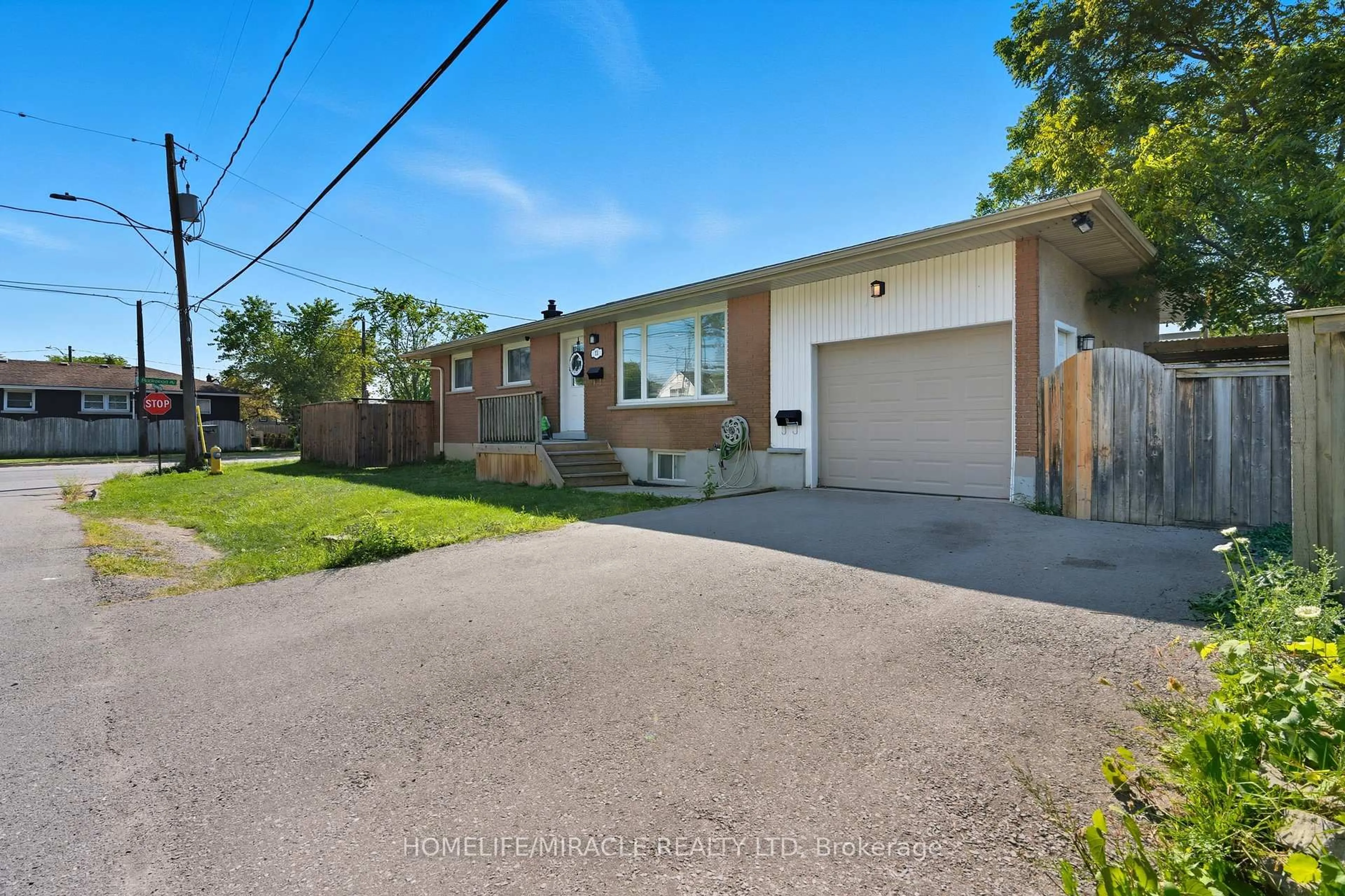A pic from outside/outdoor area/front of a property/back of a property/a pic from drone, street for 11 Rockwood Ave, St. Catharines Ontario L2P 1E3