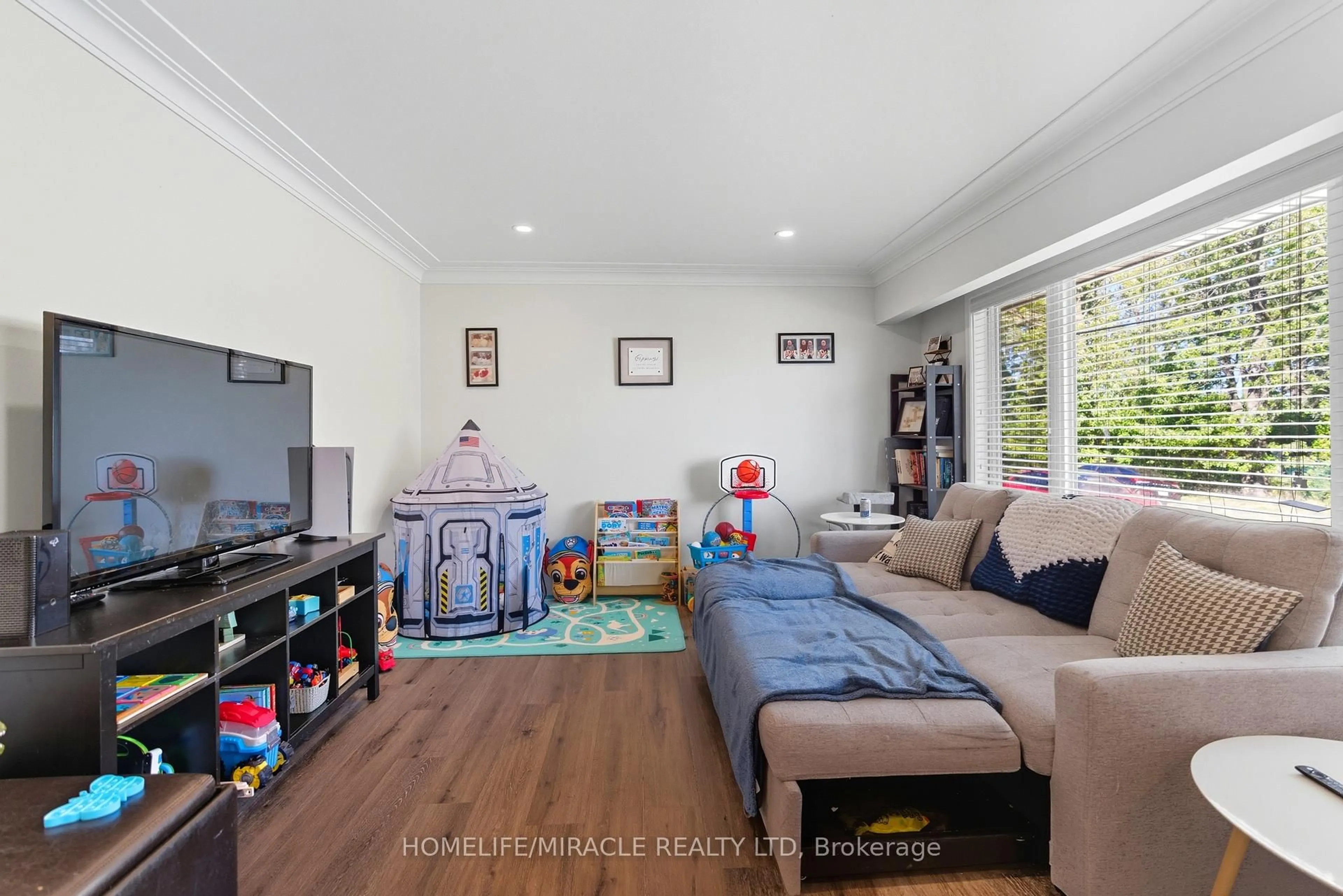 Living room with furniture, wood/laminate floor for 11 Rockwood Ave, St. Catharines Ontario L2P 1E3