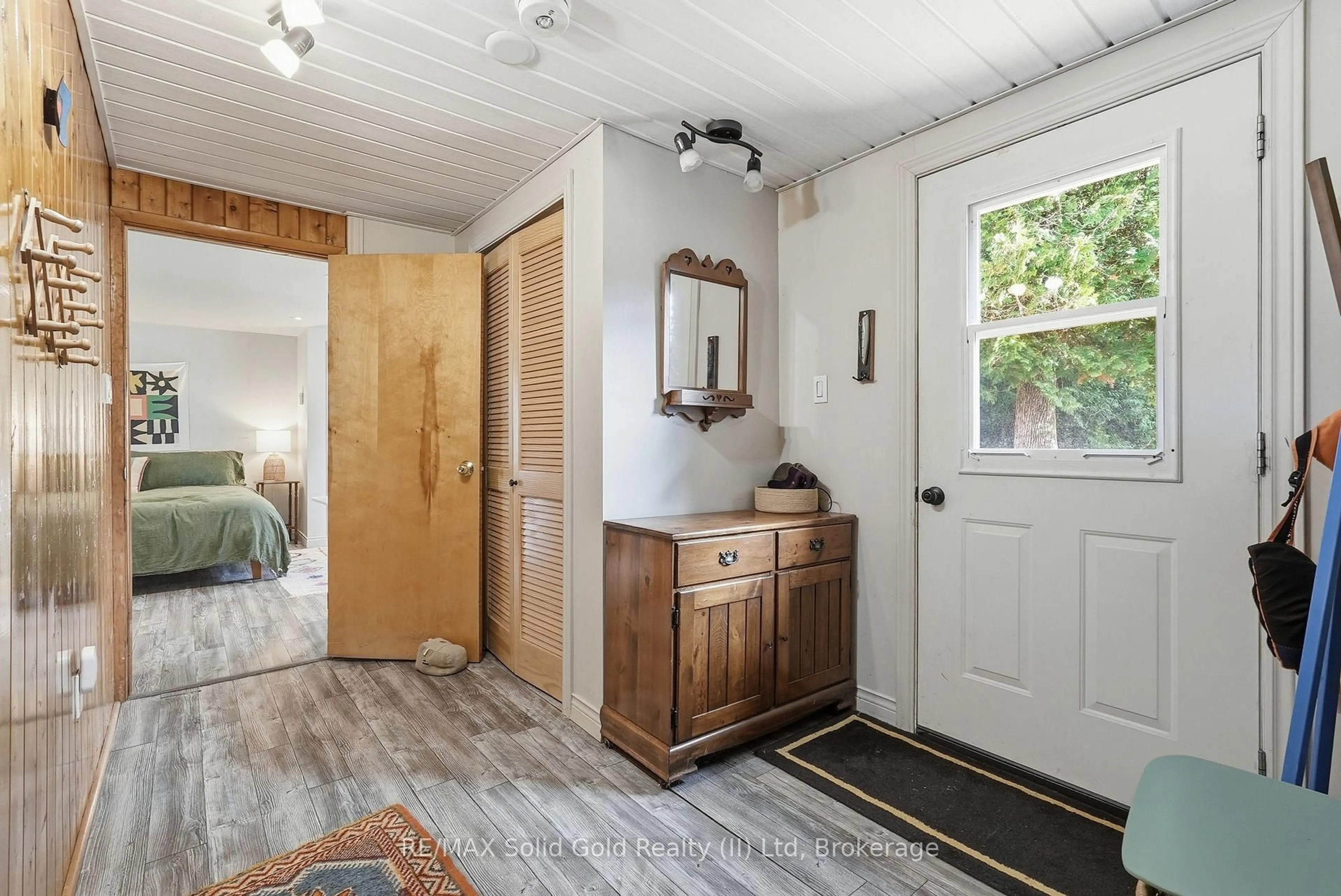 Indoor entryway for 68 Parker Island Rd, Northern Bruce Peninsula Ontario N0H 1W0